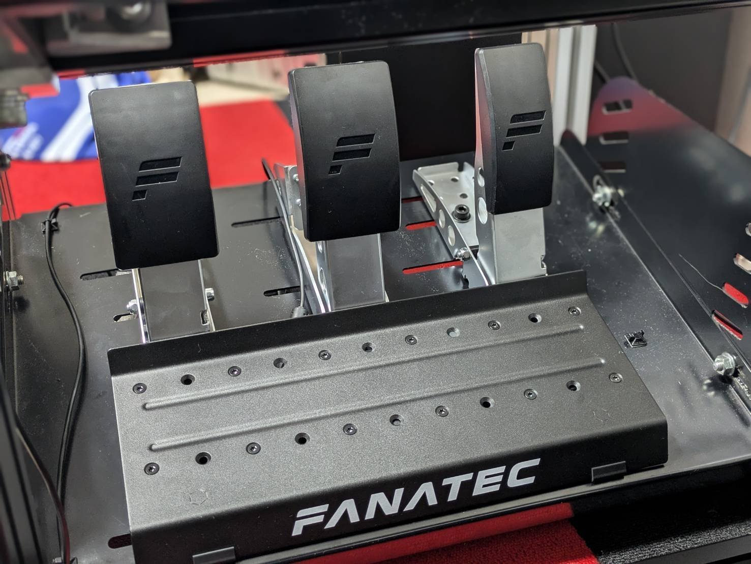 GT7で使うならどっち？FANATEC CSL Pedals vs CSL Elite Pedals｜岡田衛