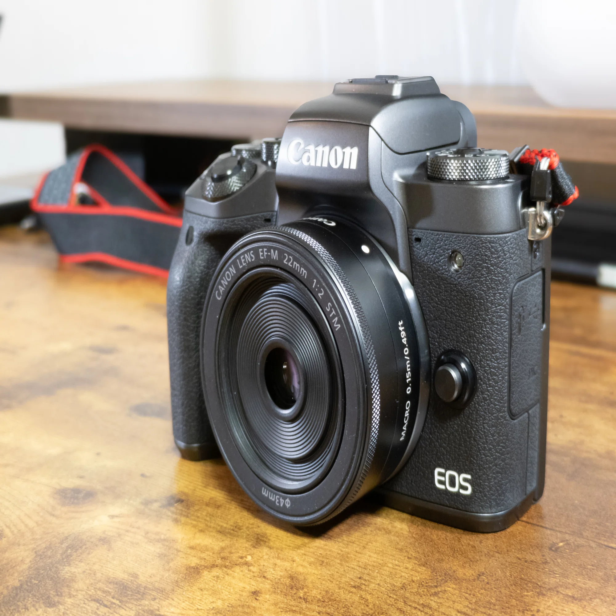 ガジェットレビュー】単焦点の神レンズ‼│キヤノン EF-M 22mm F2 STM 