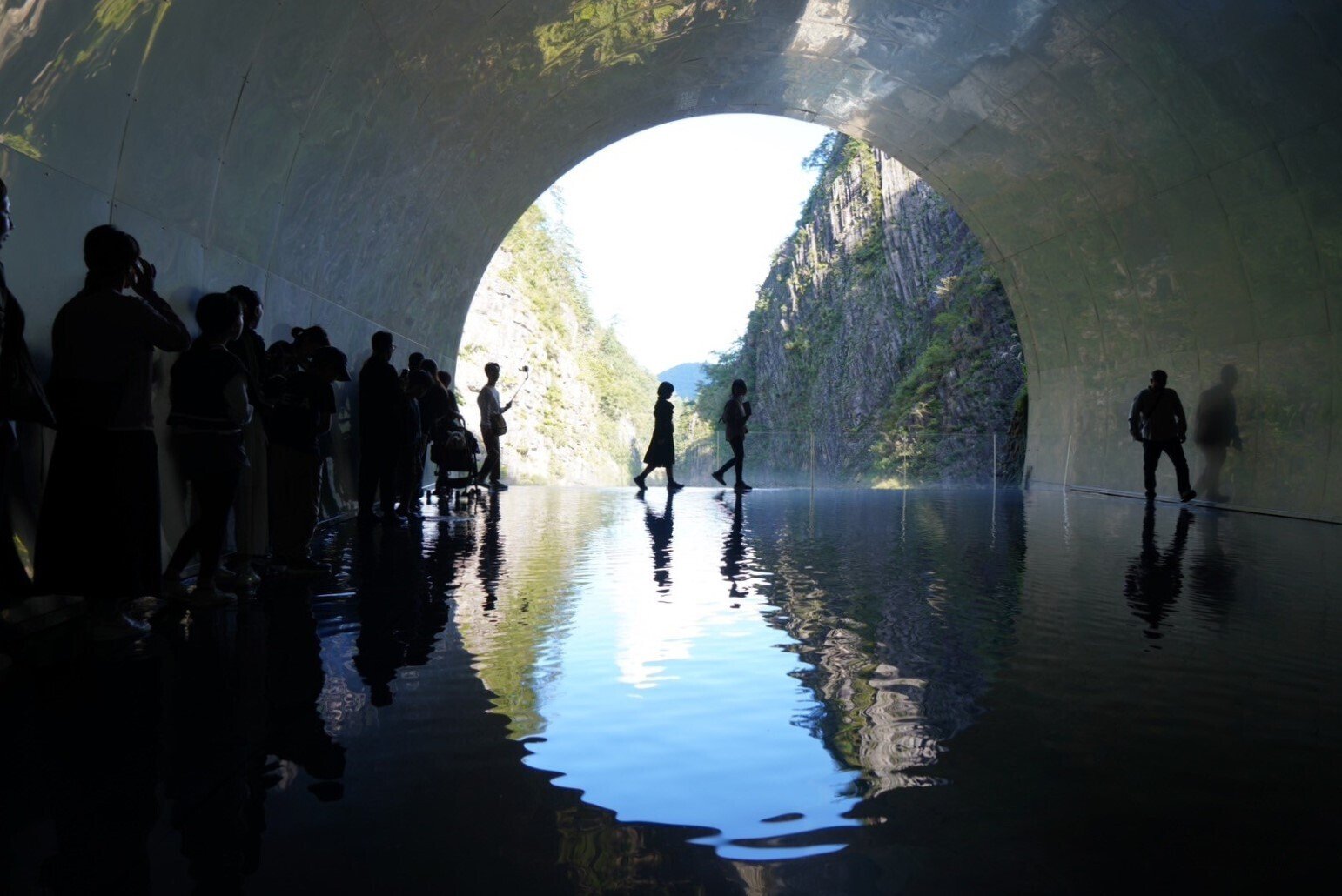 ひねくれ新潟④清津峡渓谷トンネル【自然×アート】鏡の世界でもののけ