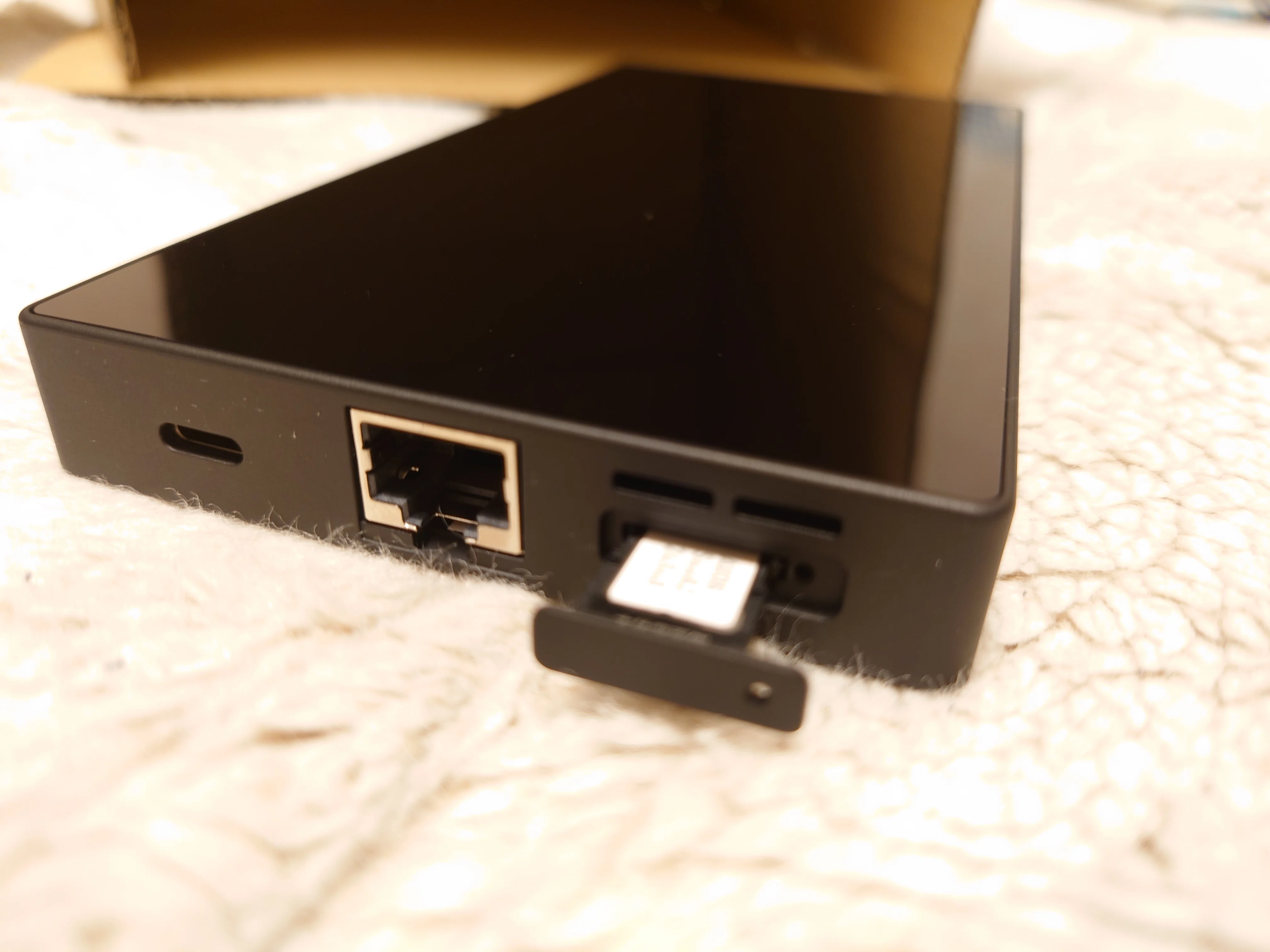 購入】NEC Aterm MR51FN〜小型軽量の5GモバイルWi-Fiルーターで快適