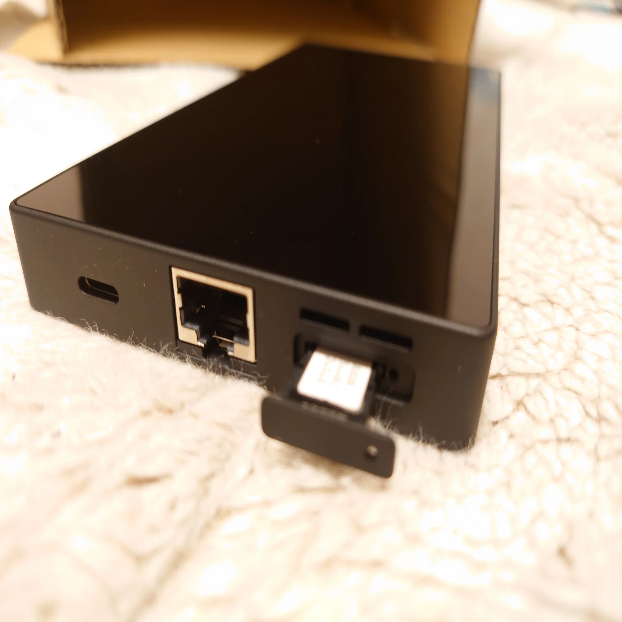 購入】NEC Aterm MR51FN〜小型軽量の5GモバイルWi-Fiルーターで快適 