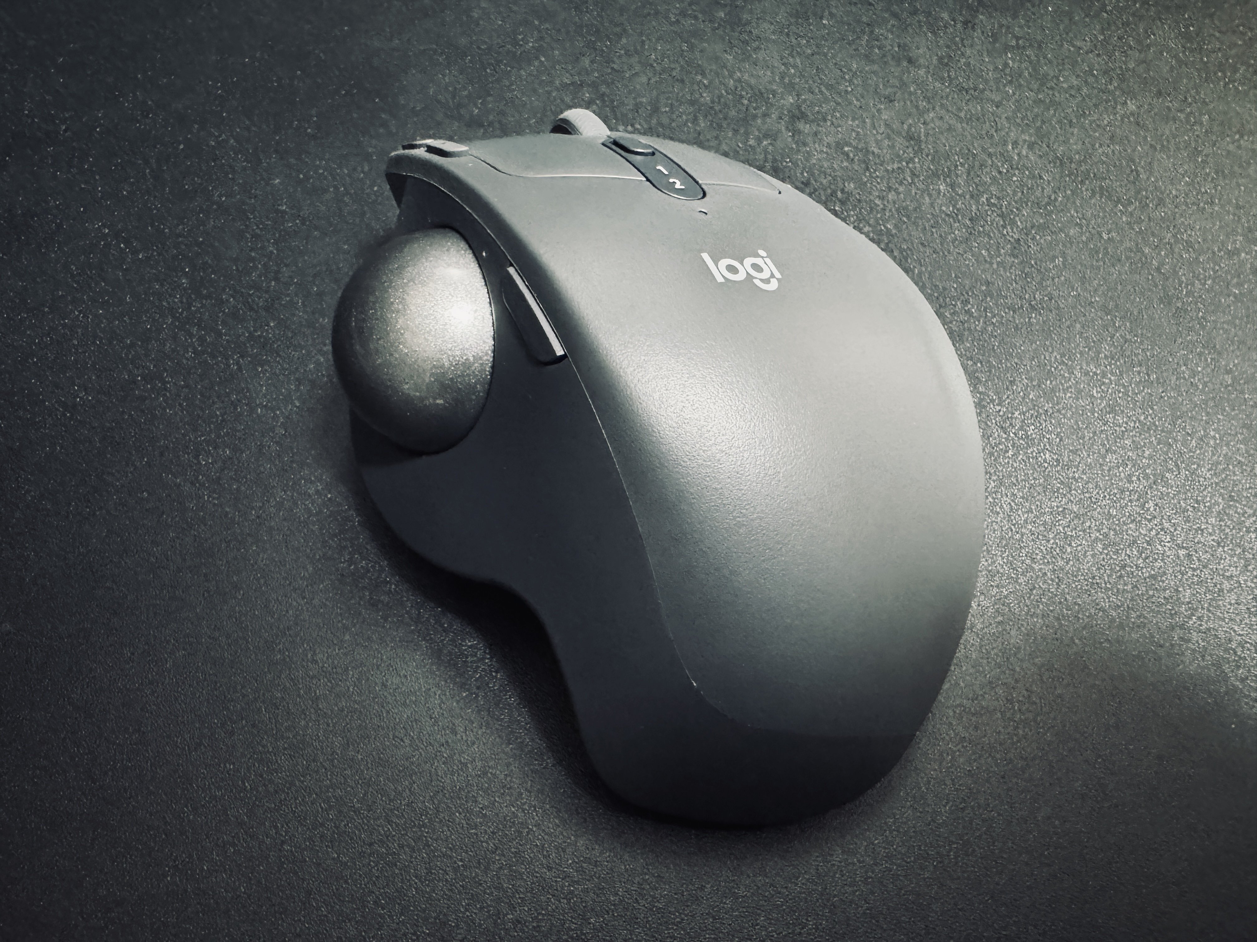これで持ち運びも安心。Logicool MX ERGO S 専用ハードケース これで持ち運びも安心。Logicool MX ERGO S 専用ハードケース