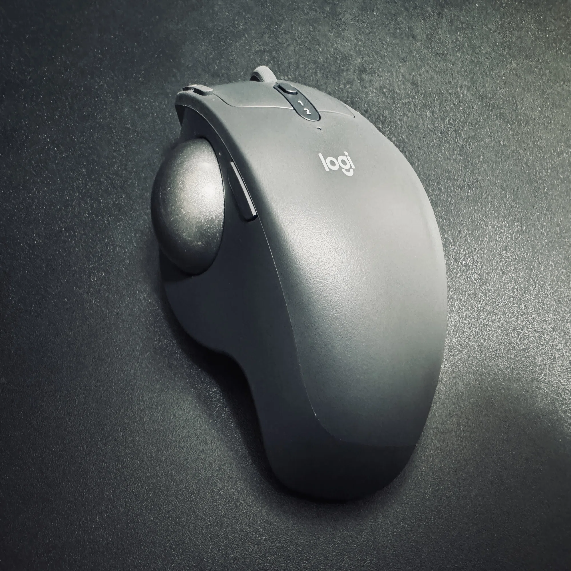 これで持ち運びも安心。Logicool MX ERGO S 専用ハードケース｜ヨーケ