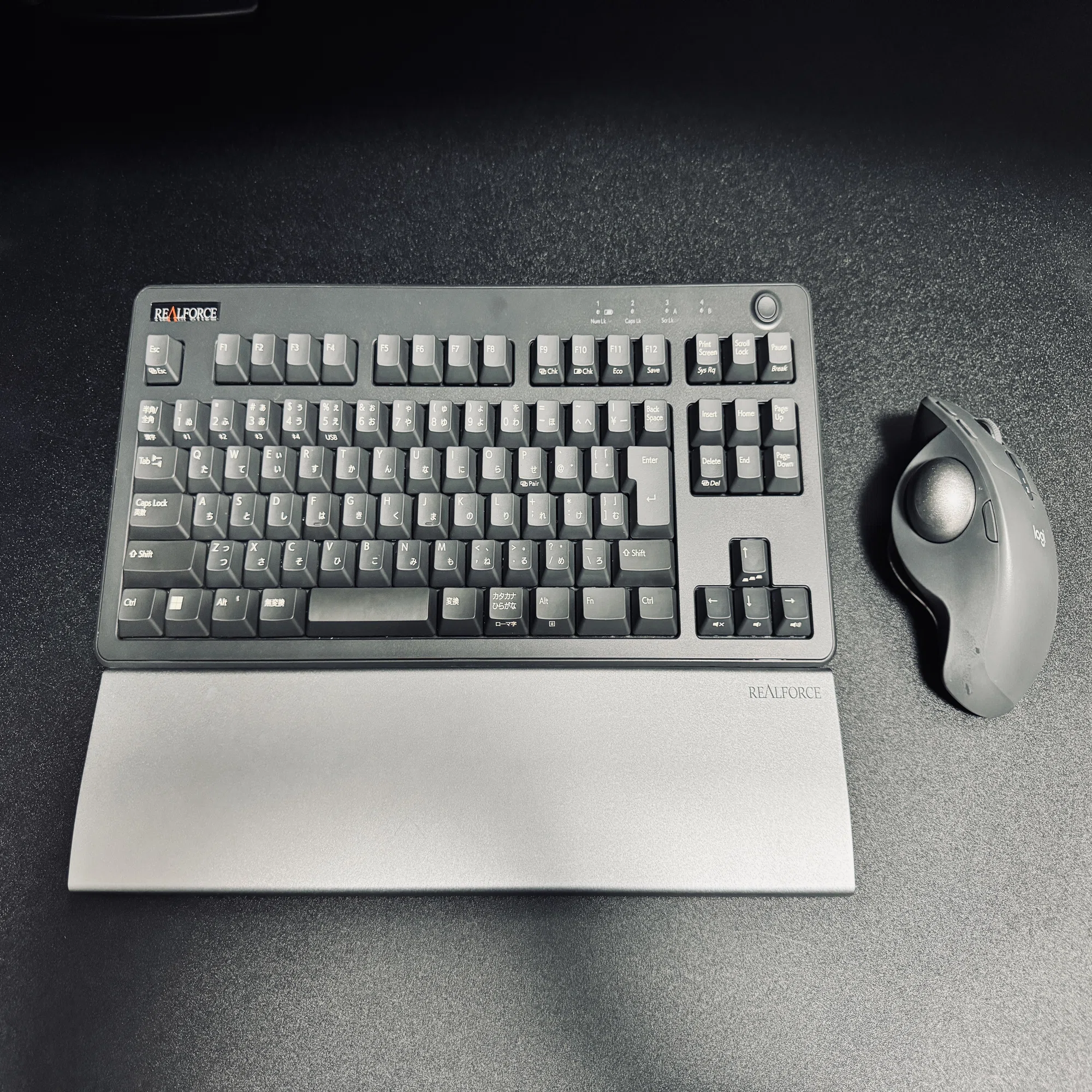 これで持ち運びも安心。Logicool MX ERGO S 専用ハードケース｜ヨーケ