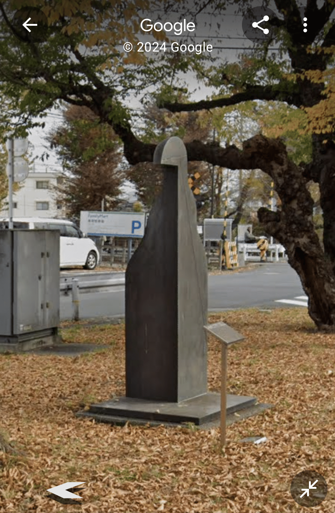 擦れた銘板 THE GREATEST UNKNOWN 〜拝島駅北口彫刻の銘板について｜tacSS