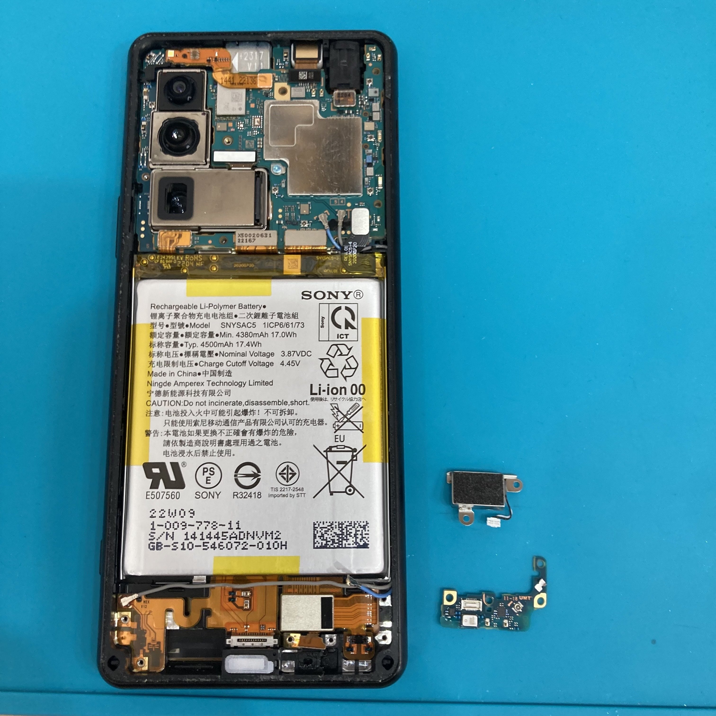 画面に緑の縦線が入ってしまったSONY Xperia5Ⅳの画面修理しま