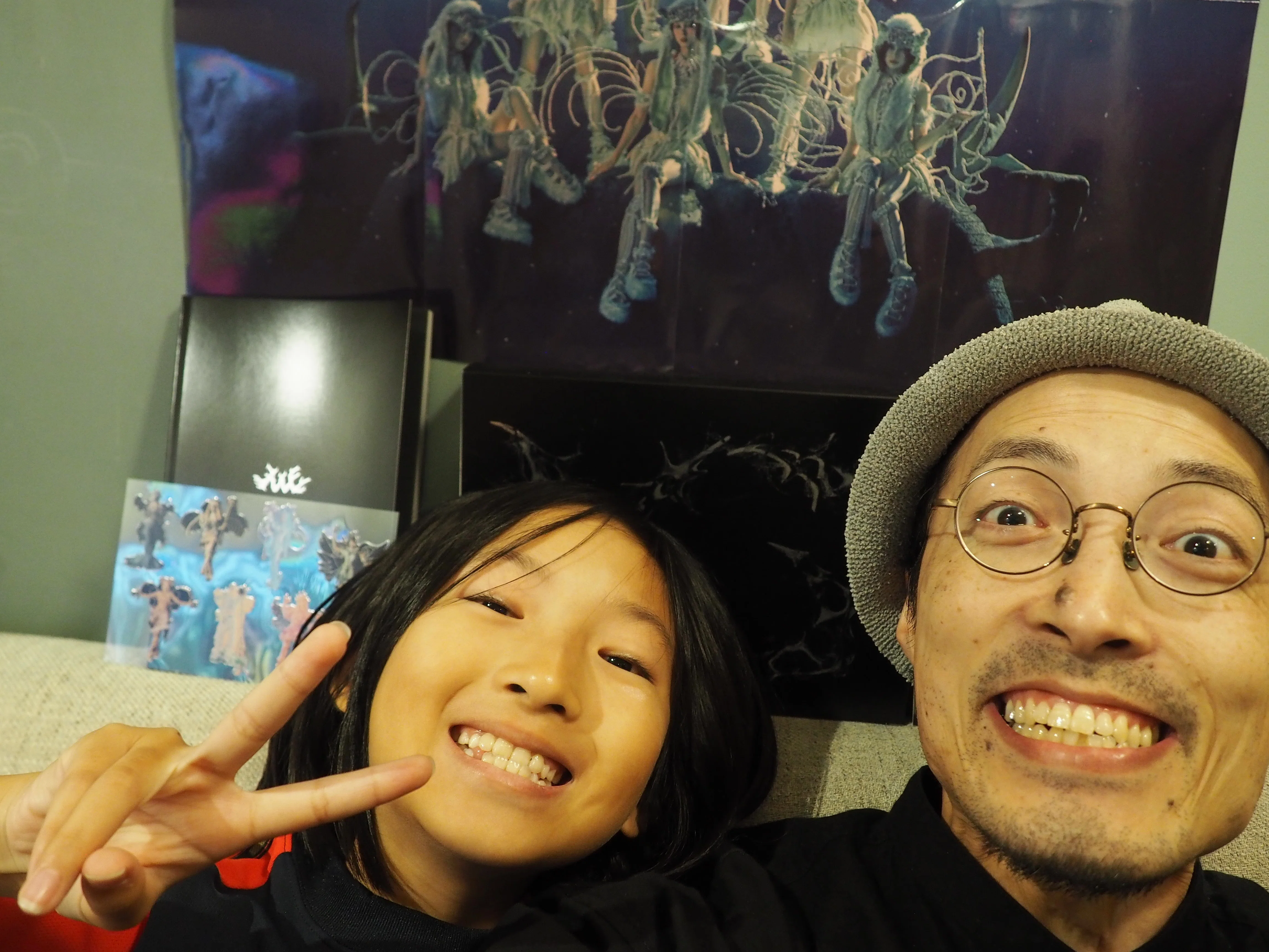 XG・2ndミニアルバム『AWE』発売。そのときわが家は。｜間宮まさかず