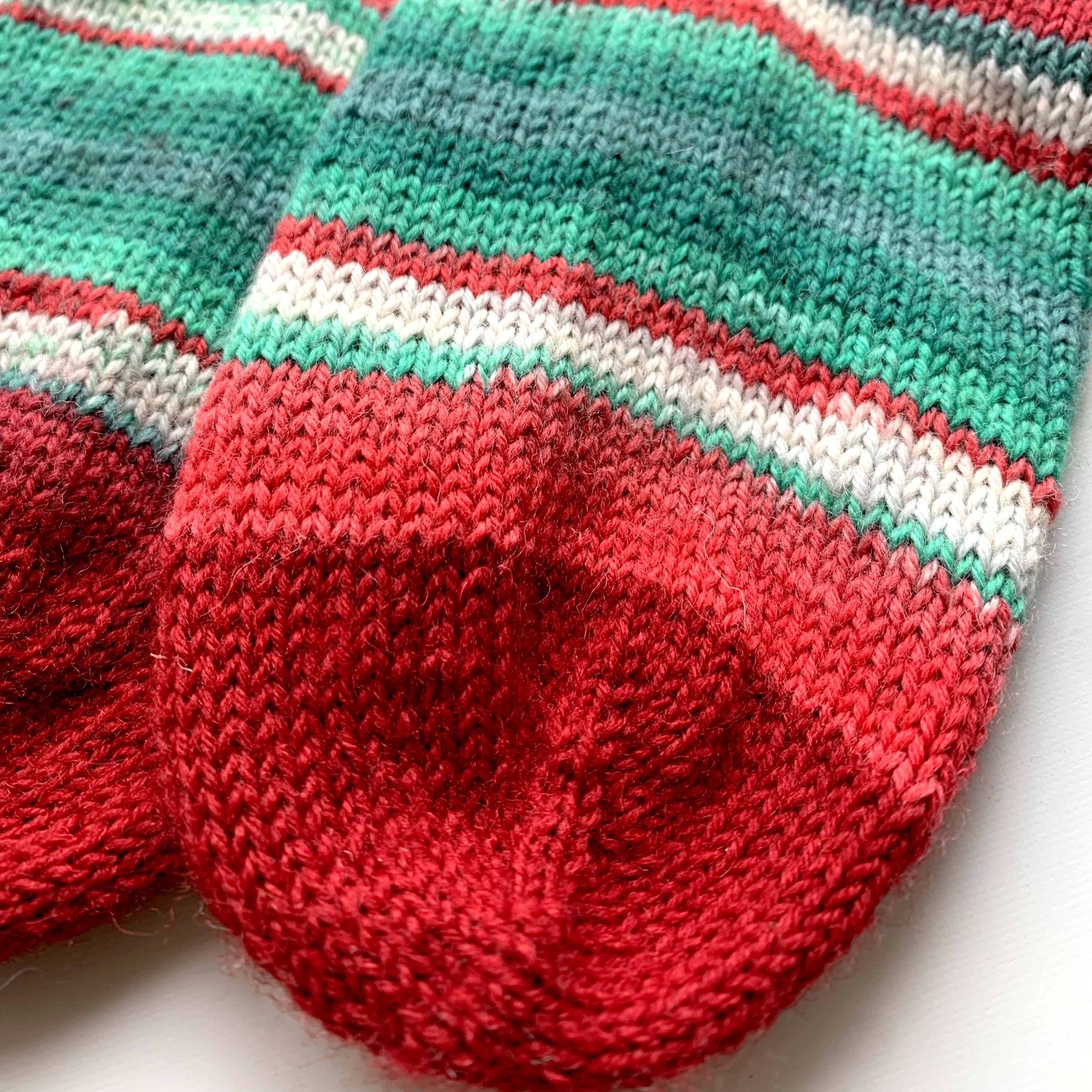 手編み靴下（6）濃い赤