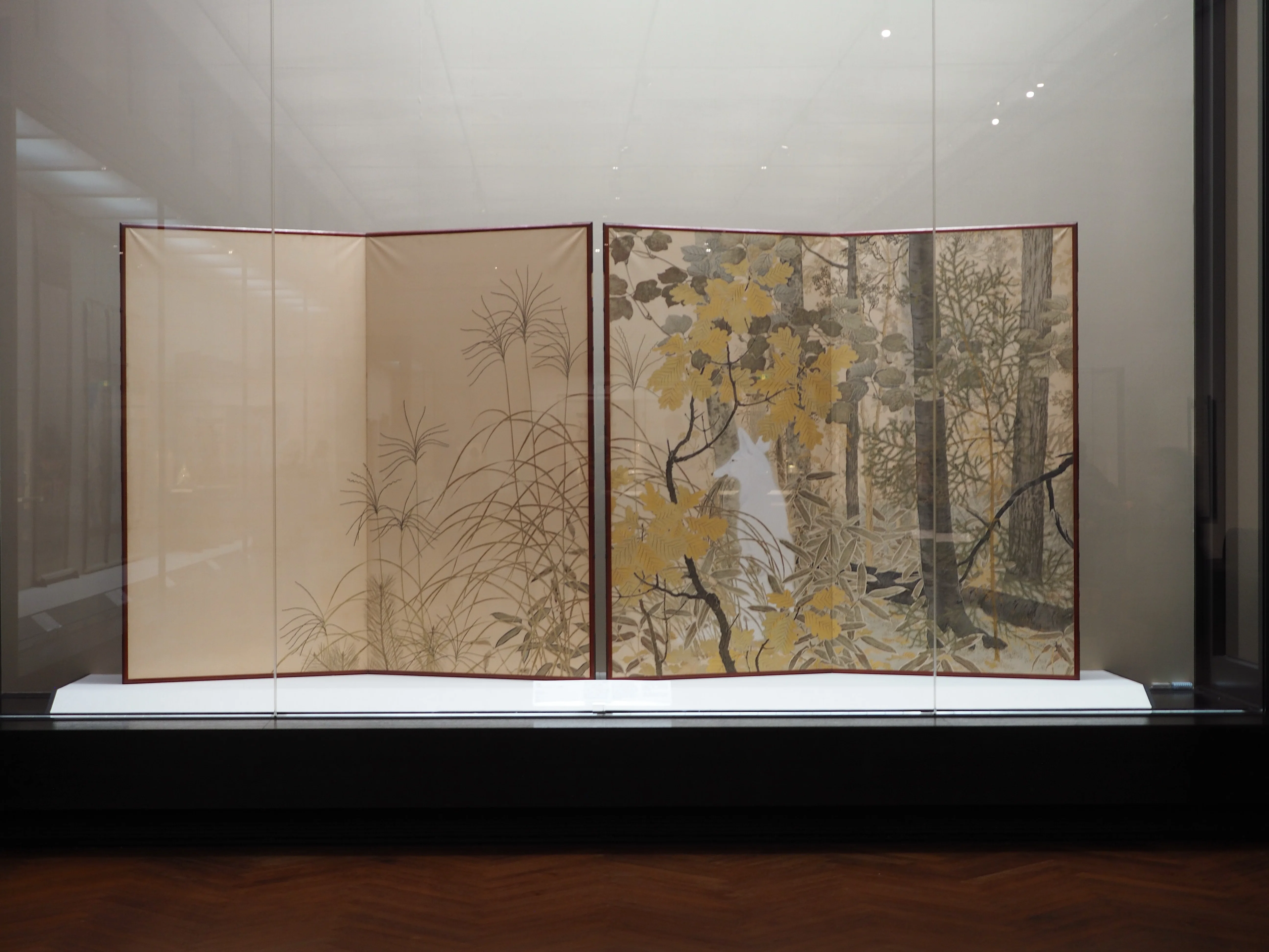 下村観山が描いた静かな絵《白狐》の存在感に圧倒されます……@東京国立