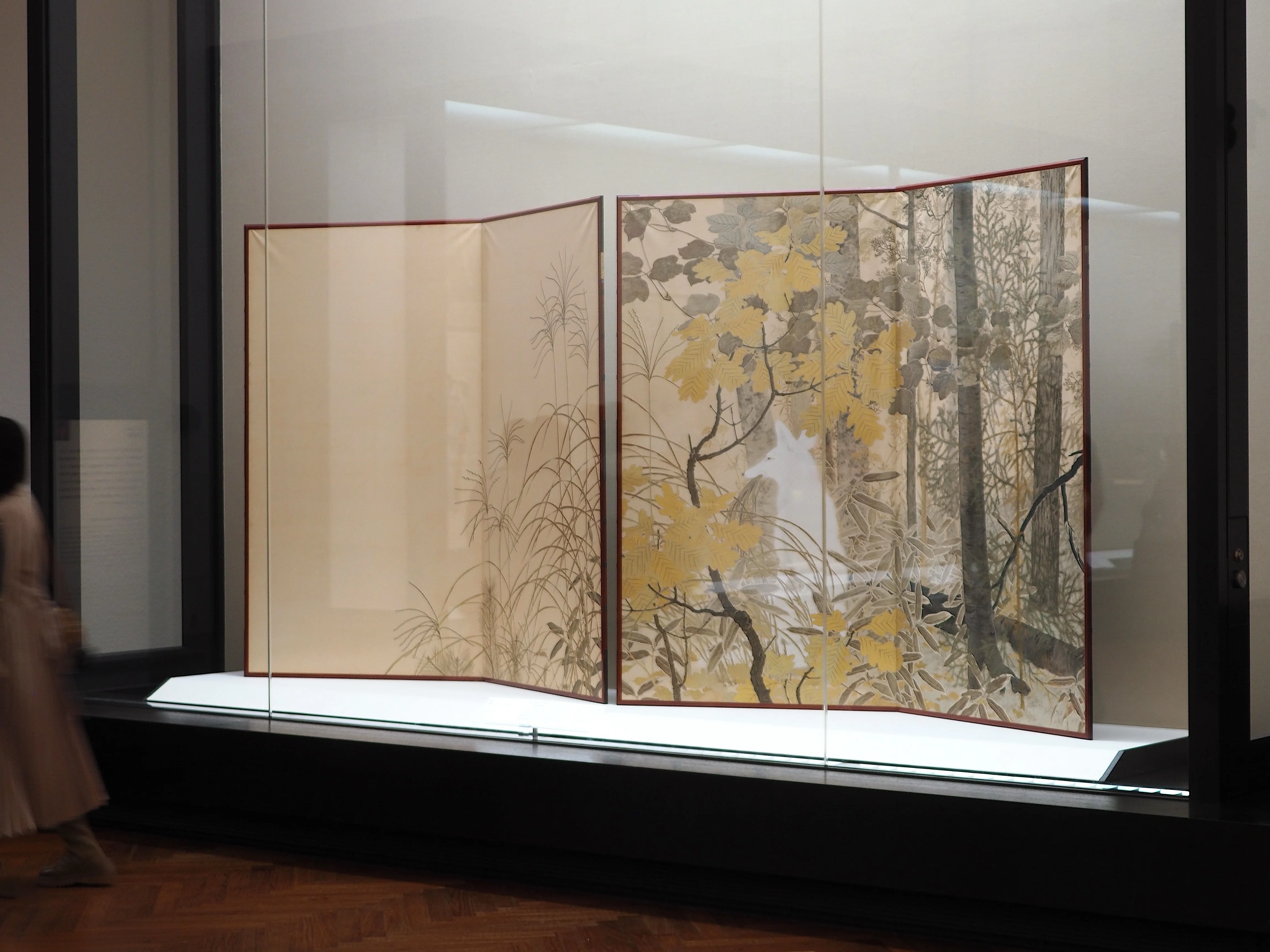 下村観山が描いた静かな絵《白狐》の存在感に圧倒されます……@東京国立
