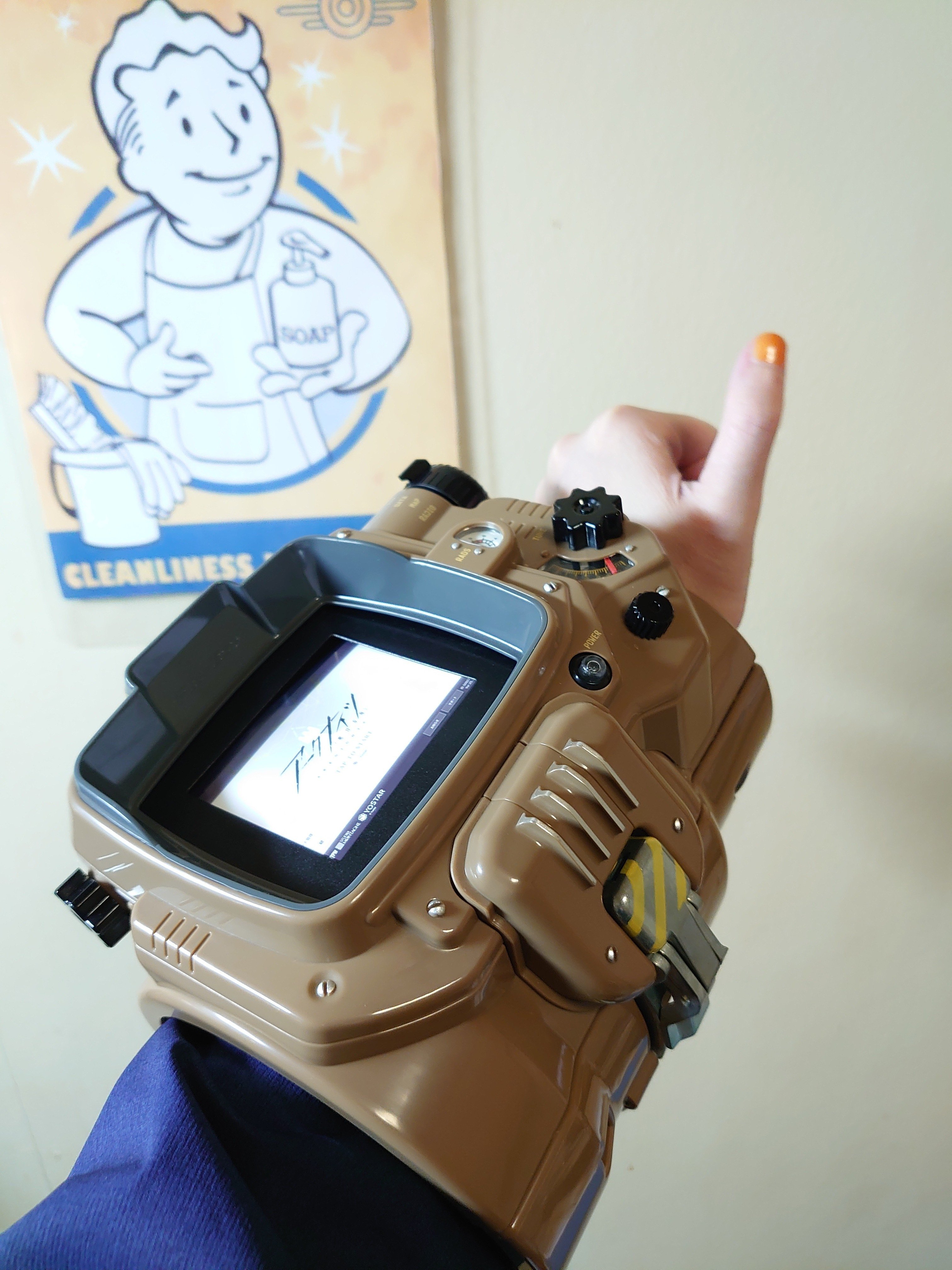ピップボーイ　フォールアウト Fallout Series Pip-Boy Die-Cast Replica – Official Bethesda
