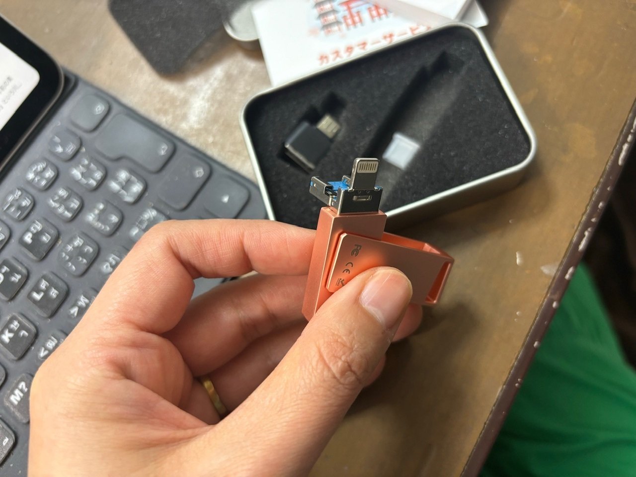 アプリ不要でスマホに直接挿せるメモリで画像保存｜MariKusu