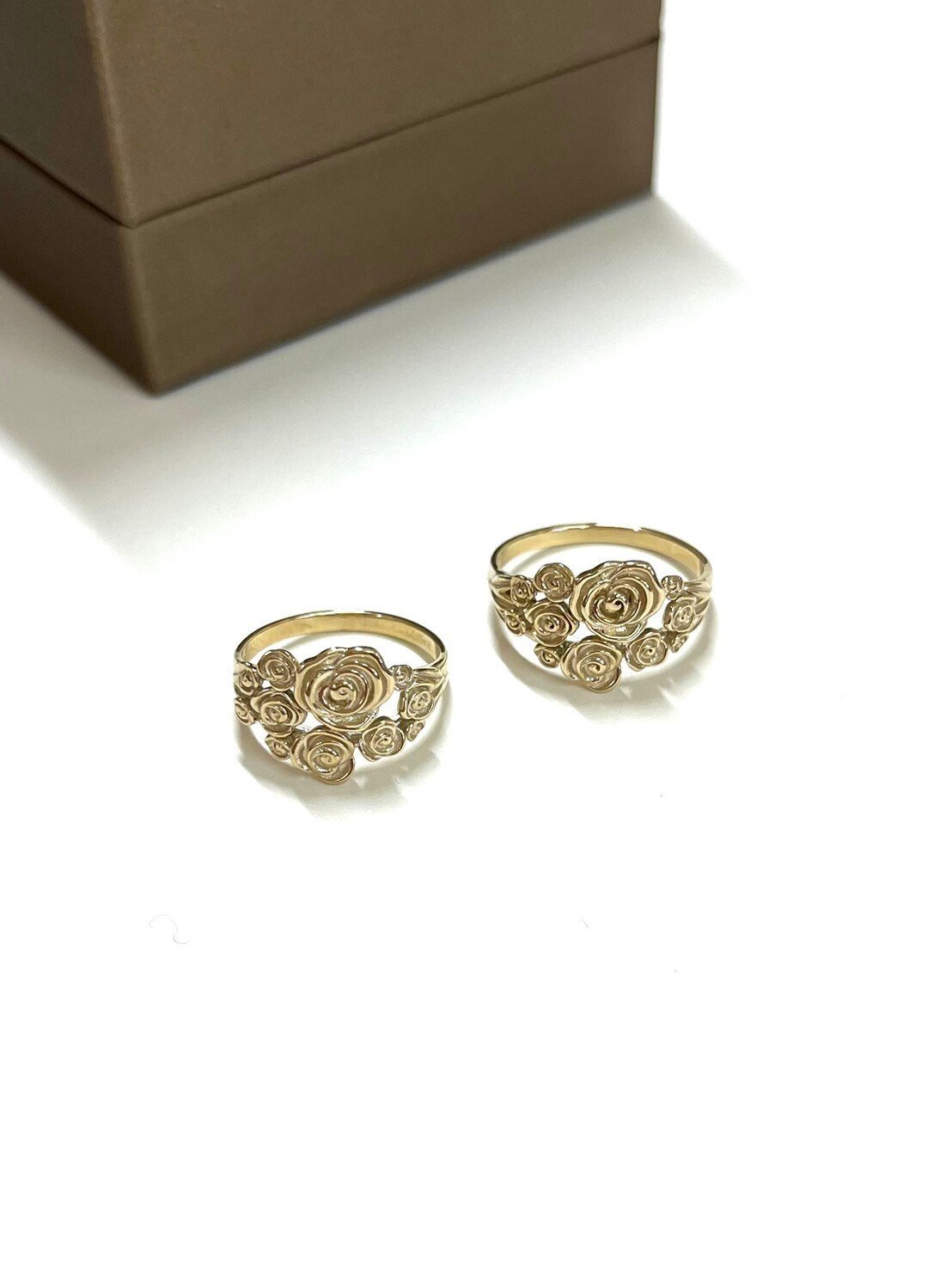 淡いクリームゴールドの輝き！」新しい【5金】の薔薇モチーフ