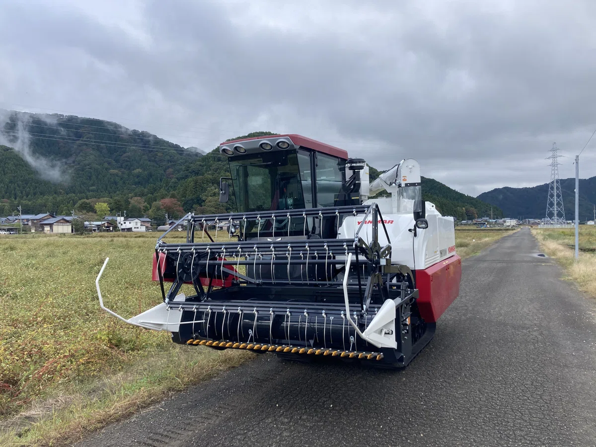 ヤンマーコンバイン 米 耕し機