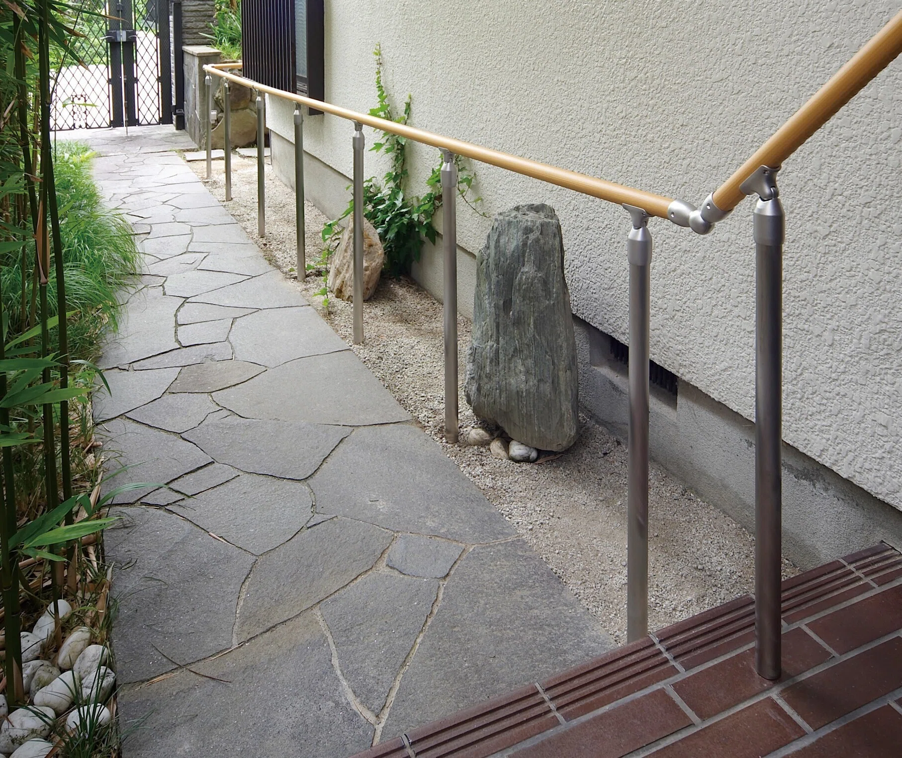 手すりのえらび方【屋外】｜マツ六開発企画部のひとり