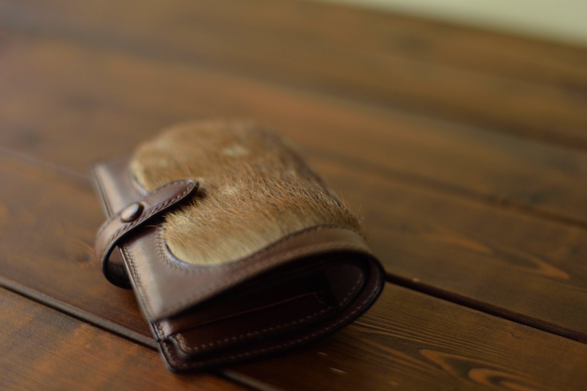 鹿の毛皮を纏った財布｜ReiLeather