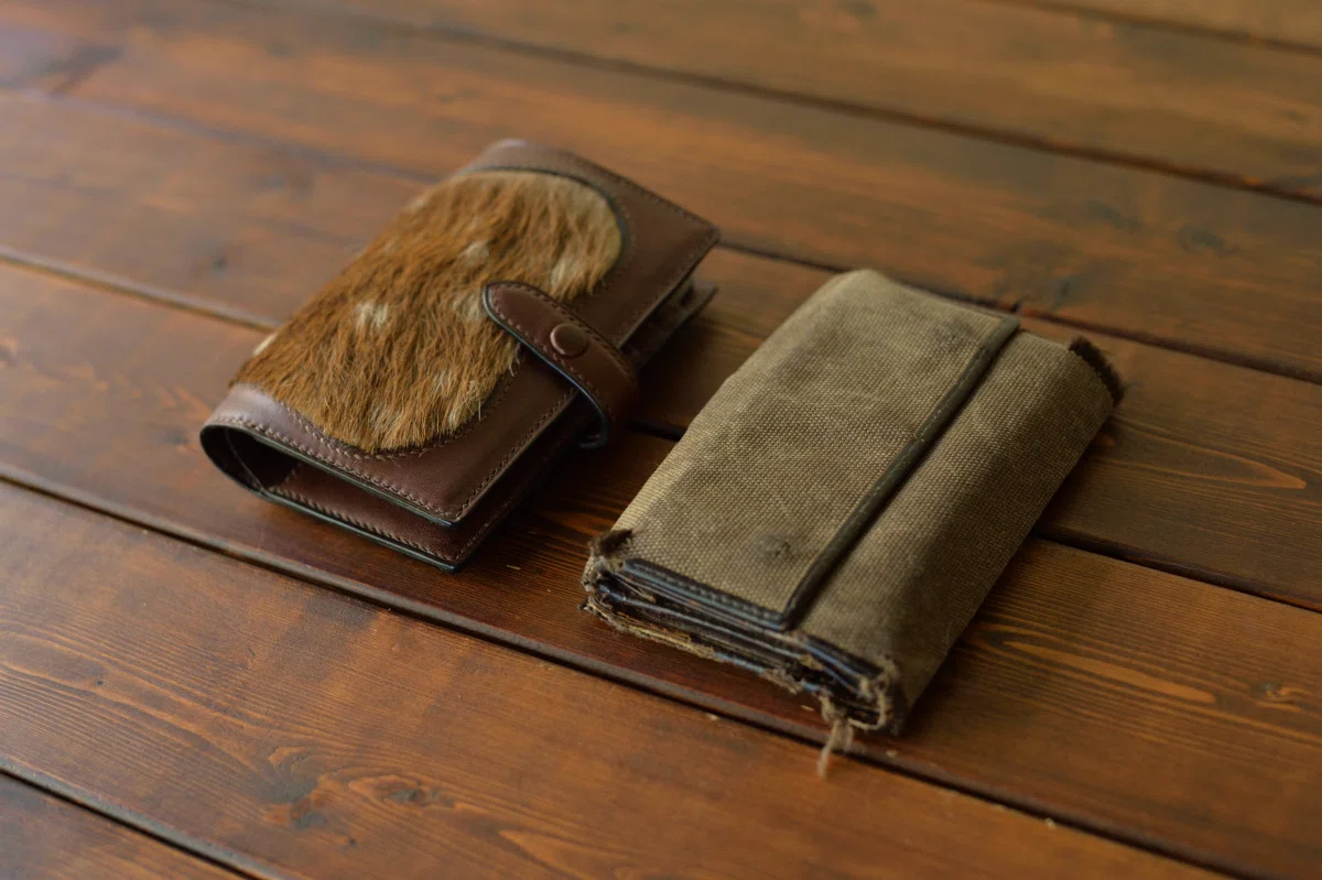 鹿の毛皮を纏った財布｜ReiLeather