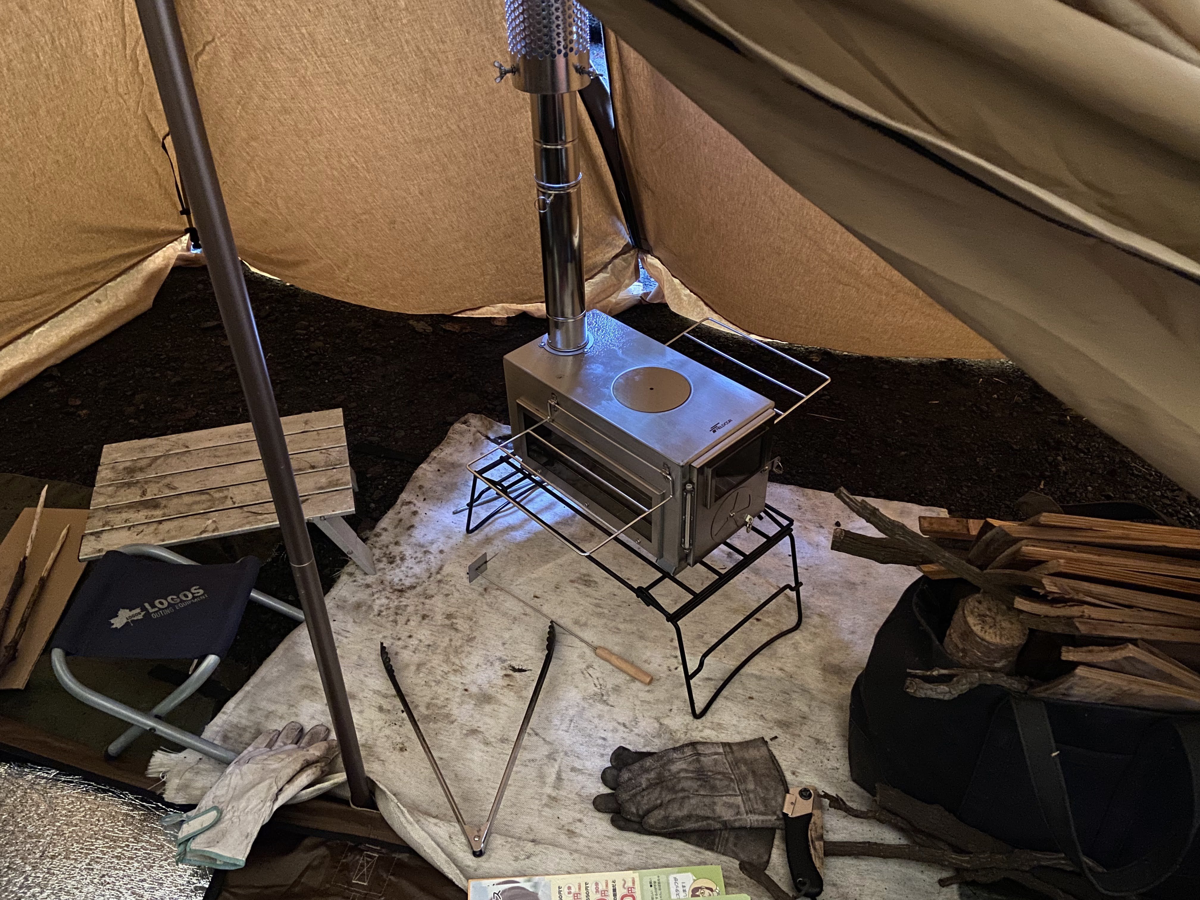 コンパクトでも頼りになるFIELDOORの薪ストーブ導入！〜ちゃんと暖かっ