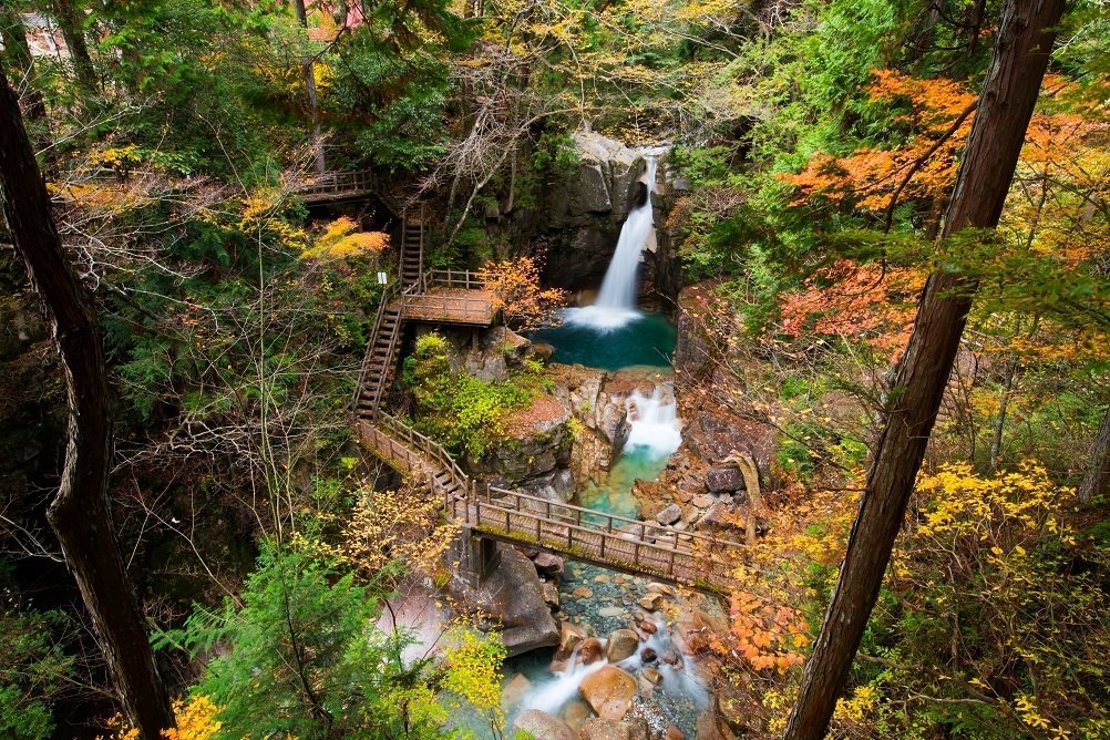 0195 秘境にある絶景。白龍が住まう「竜神の滝」（岐阜県）｜弥栄