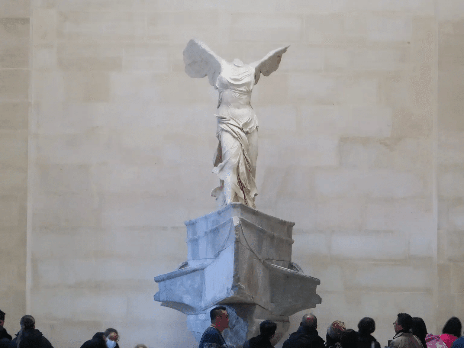 ルーブル美術館の『サモトラケのニケ』が美しすぎた件について|僧侶 ルーブル美術館の『サモトラケのニケ』が美しすぎた件について|僧侶