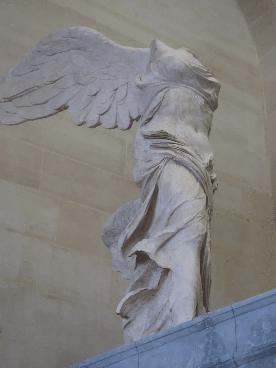 ルーブル美術館の『サモトラケのニケ』が美しすぎた件について｜僧侶