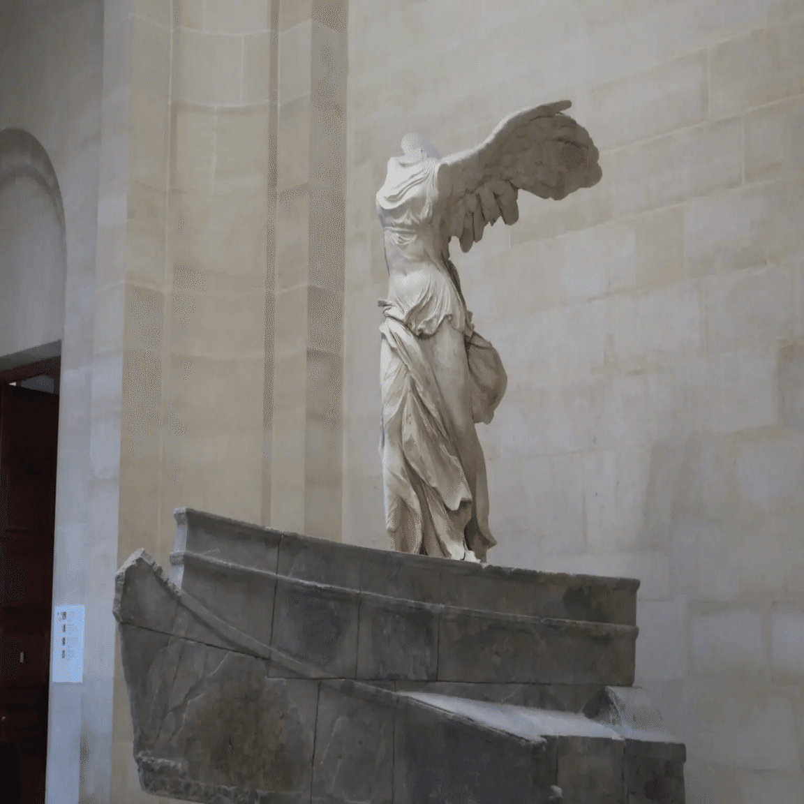 サモトラケ　ニケ　ブロンズ像 サモトラケのニケ - Wikipedia