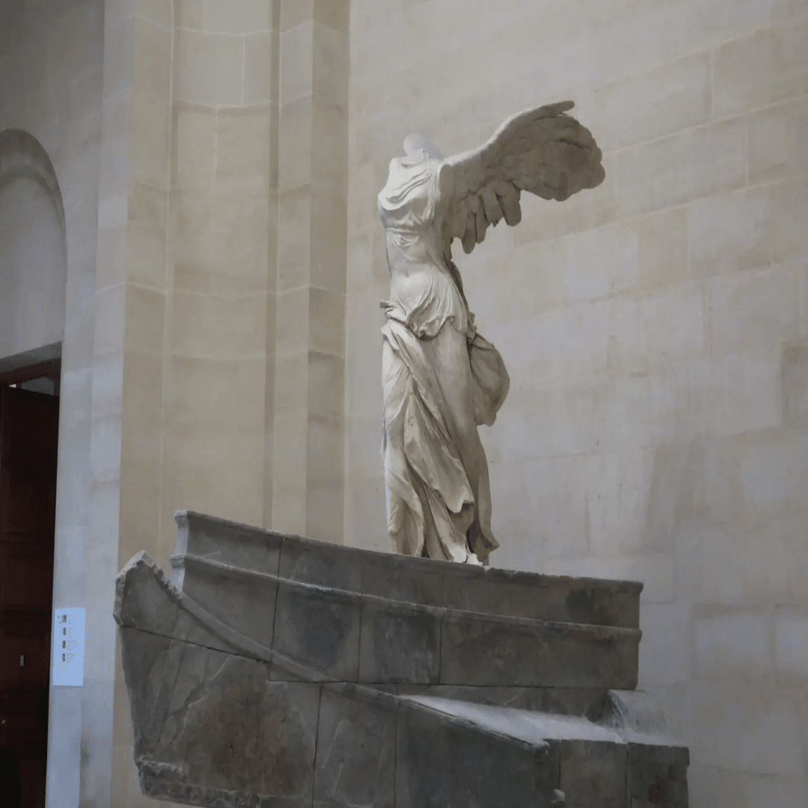 ルーブル美術館の『サモトラケのニケ』が美しすぎた件について｜僧侶