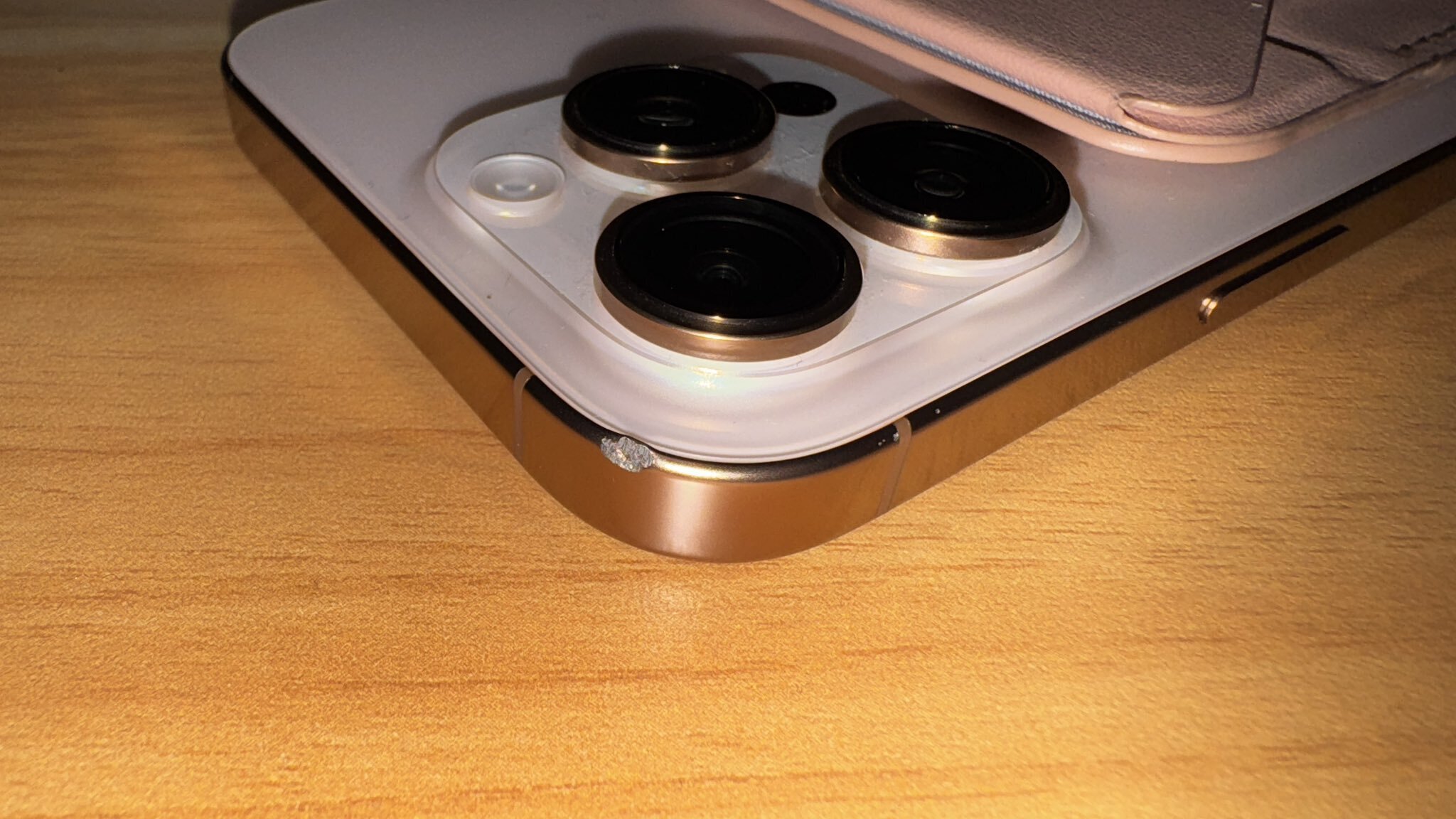 買ってから2ヶ月も経ってない16 Pro Max、早速やった。泣いた。｜Kazu