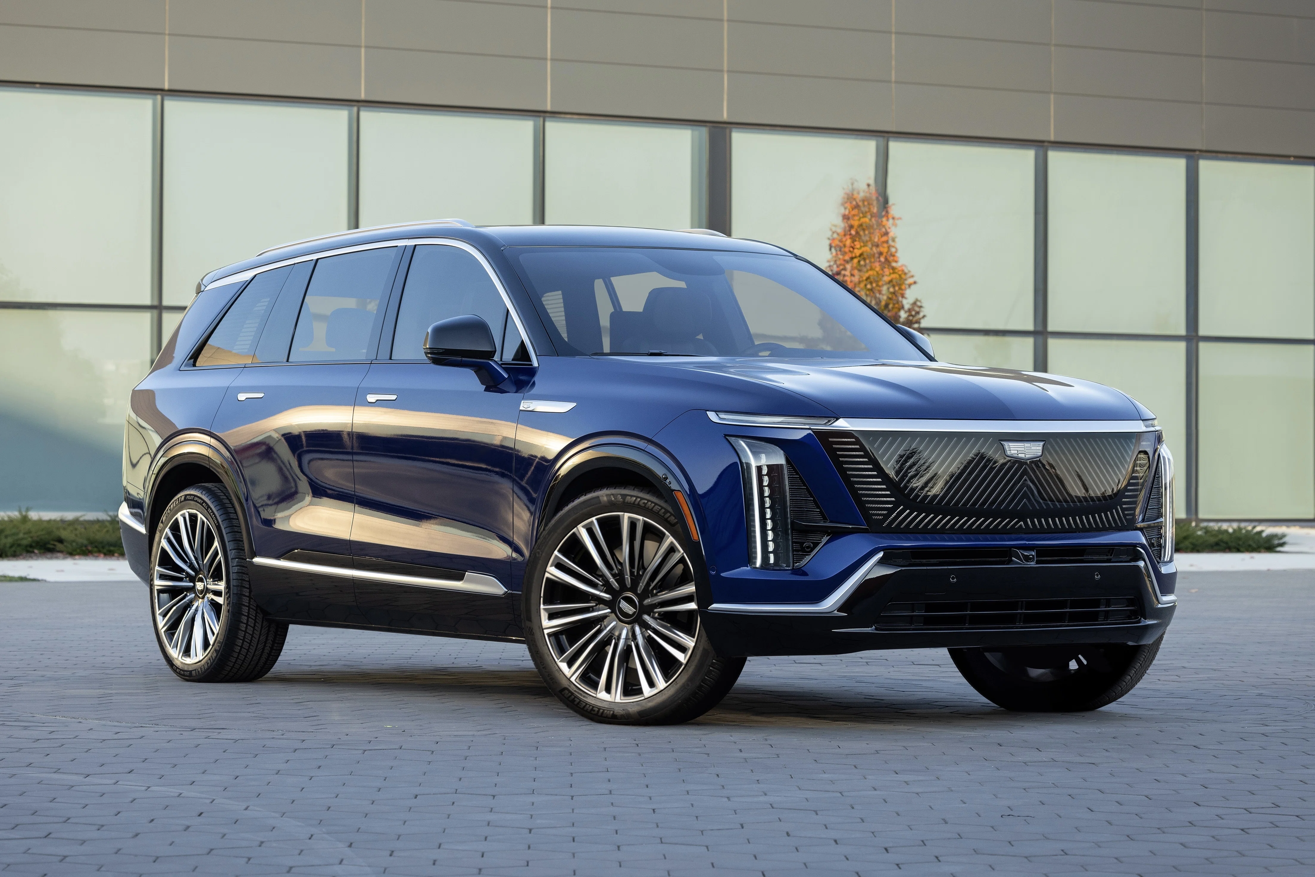 新車] キャデラック、電動高級SUV「ビスティック」を発表。 米国や