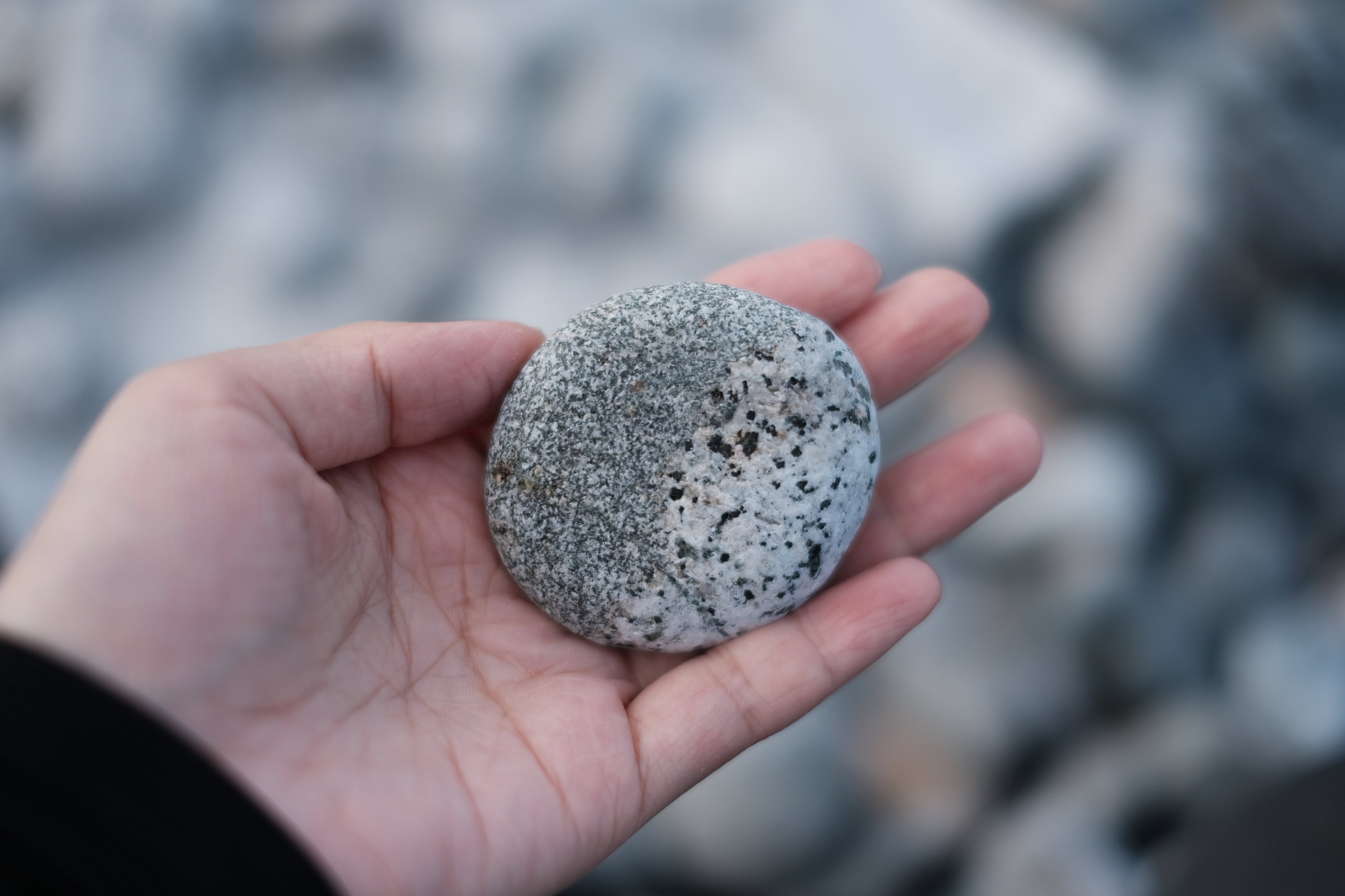 担当編集者が語る】ヤマケイの「いい石の本」の話。｜ヤマケイの本