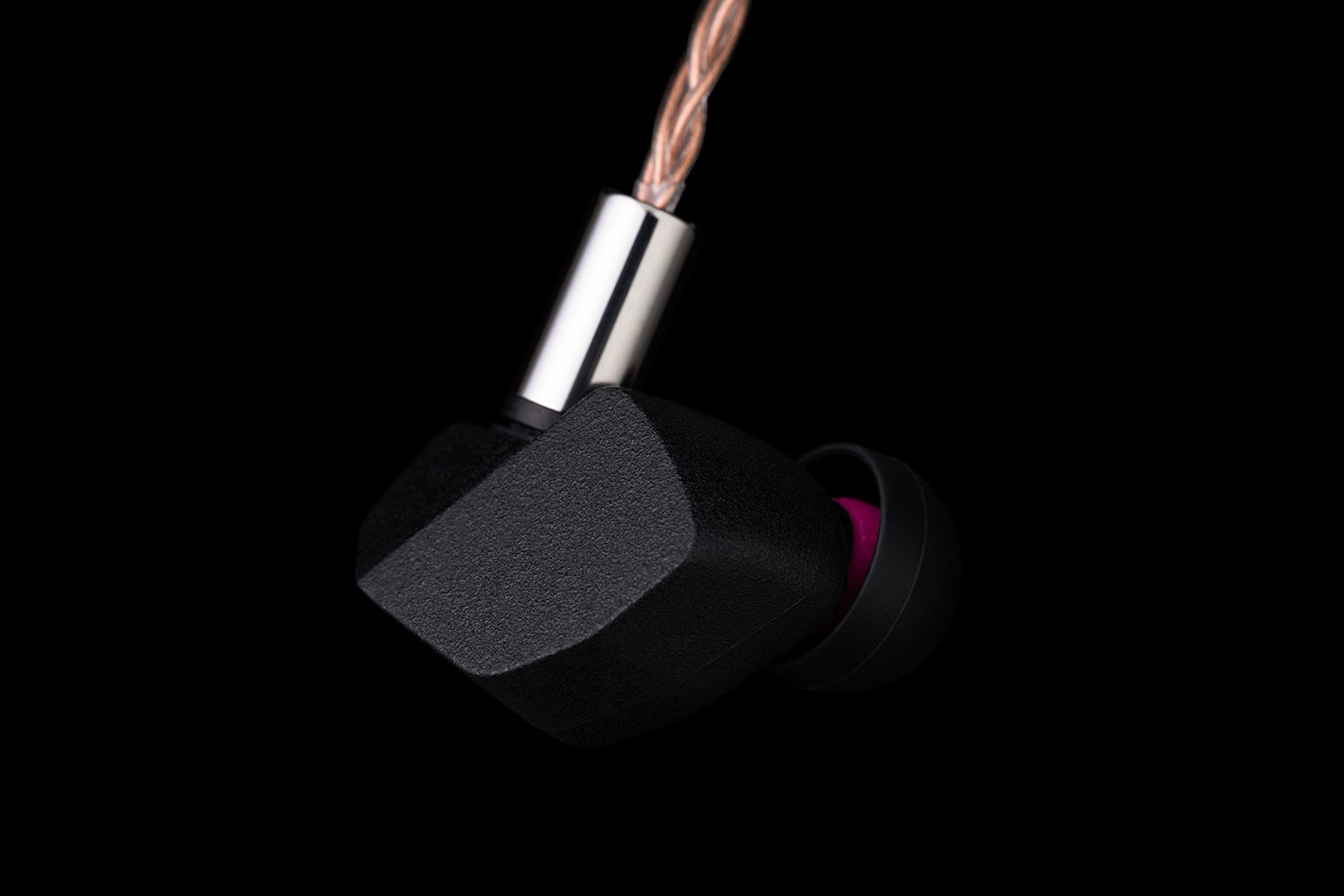 開発秘話】A series「A6000」 新たな挑戦を取り入れた新モデルイヤホン