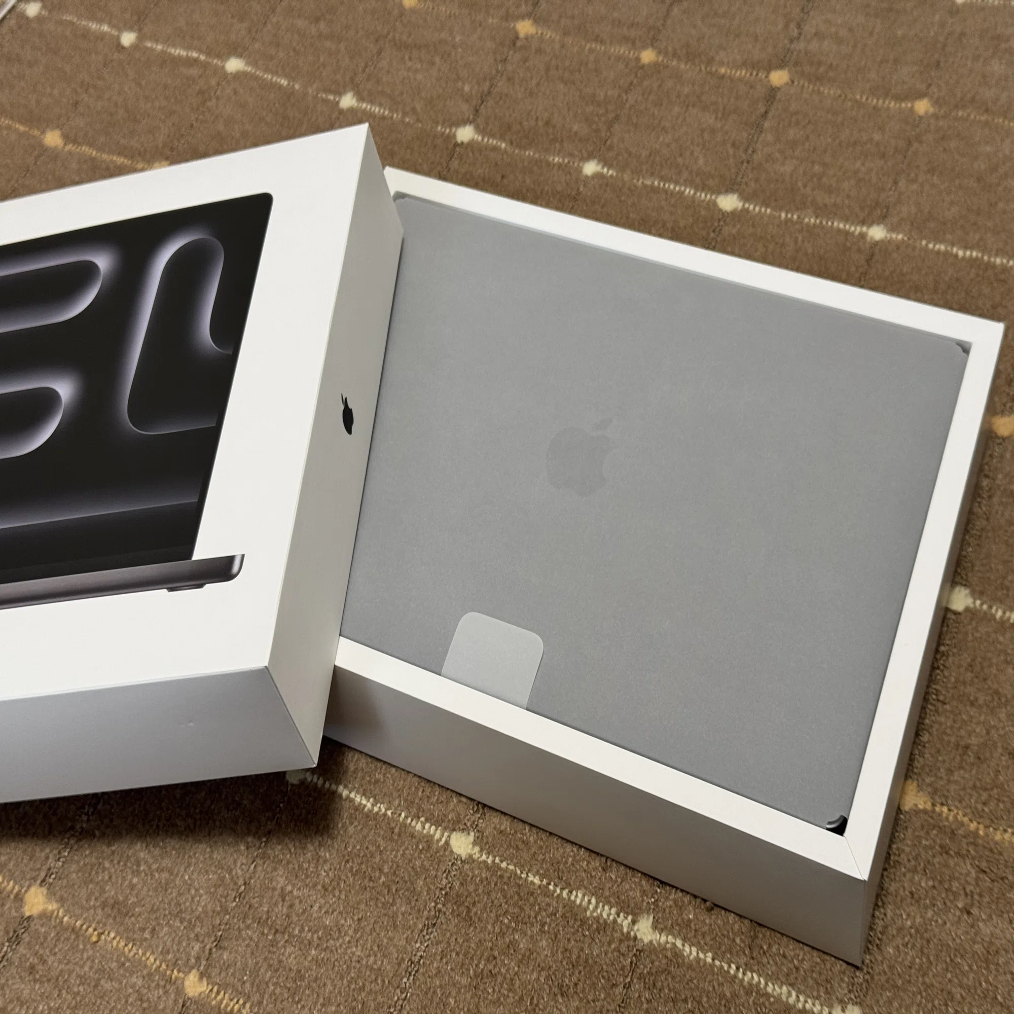 購入／後編】M4 Max MacBook Pro 16〜自己最高Apple製品購入額でデスク 
