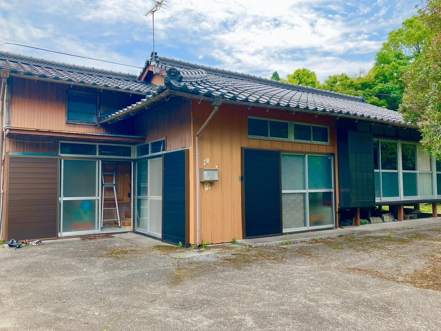 限界集落の空き家がアーティストの拠点に。池水邸が再び息づくまで