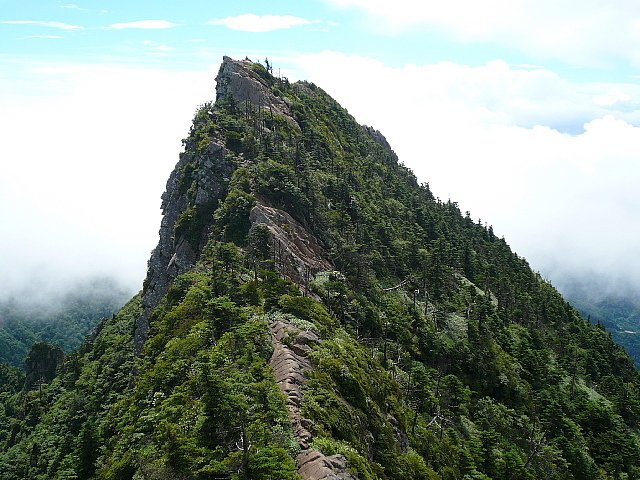 石鎚山」(1,982m) ～西日本最高峰の霊山～ [日本百名山]｜Kagirohi