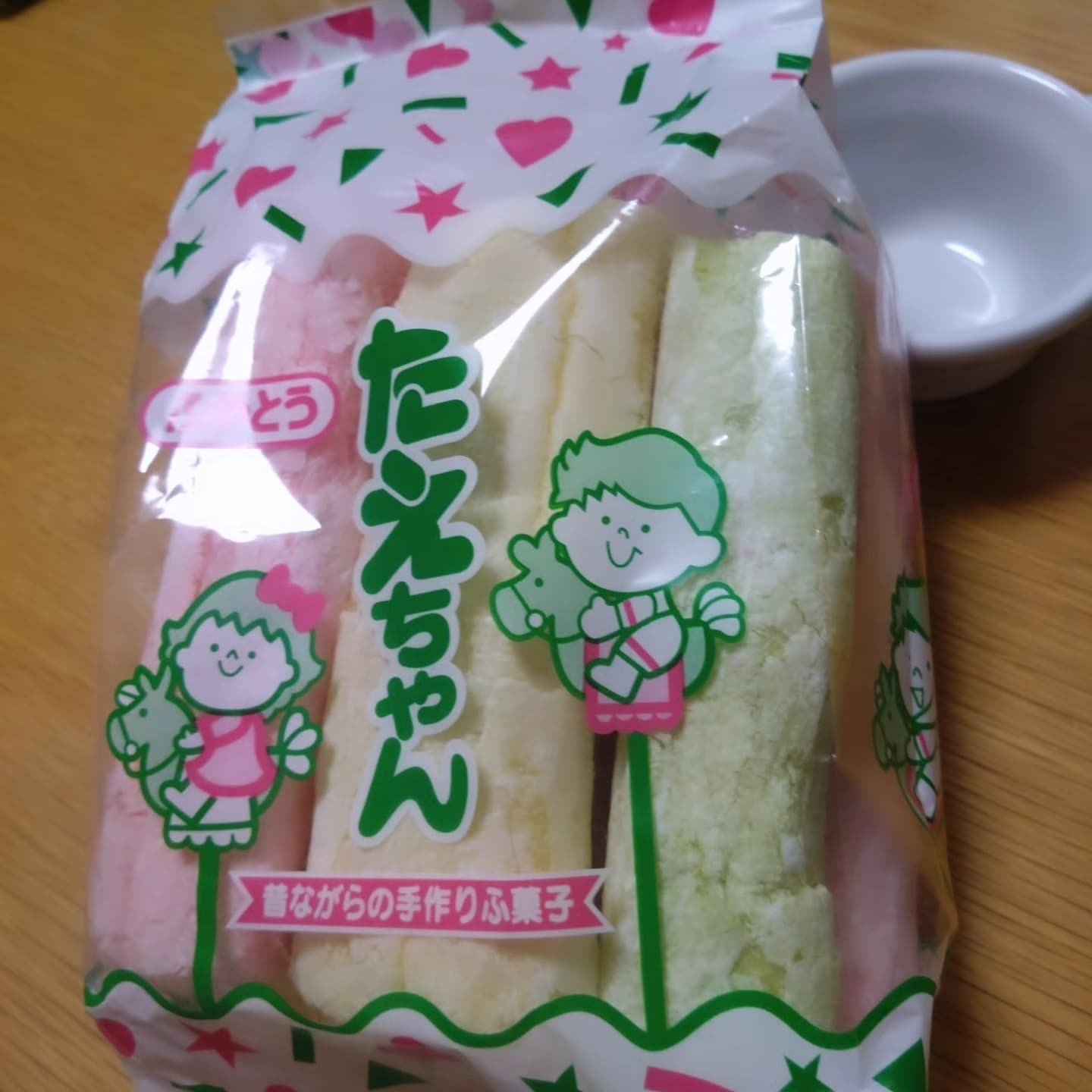 たえちゃん】かわいらしいカラフル麩菓子｜土橋真（駄菓子屋研究家）