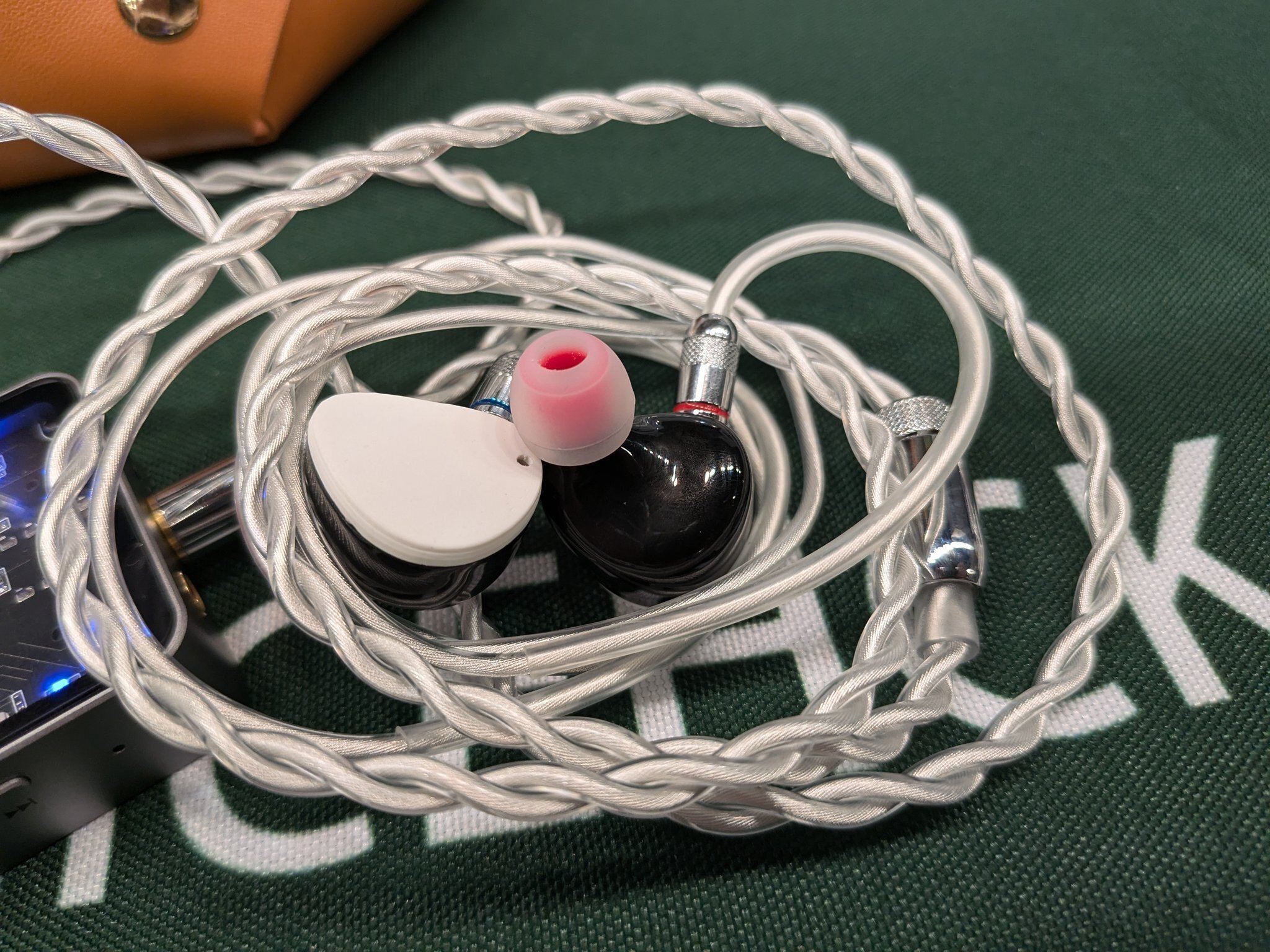 ヘッドフォン/イヤフォン NiceHCK HK8 NICEHCK、8ドライバ構成のハイエンドイヤフォン「NX8」 - AV Watch