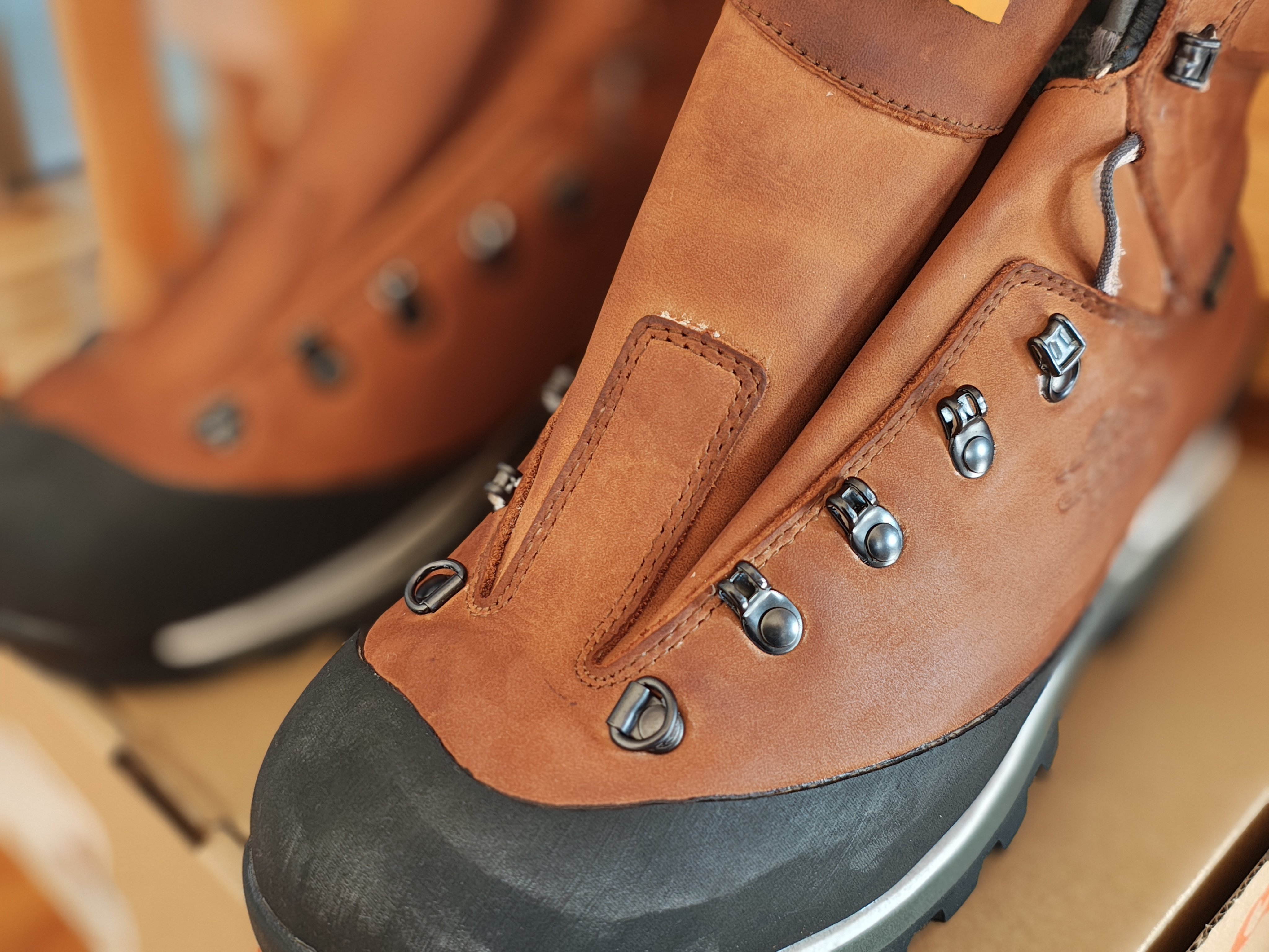 キャラバン グランドキング（GK85）登山靴のワックス加工｜44ykpn