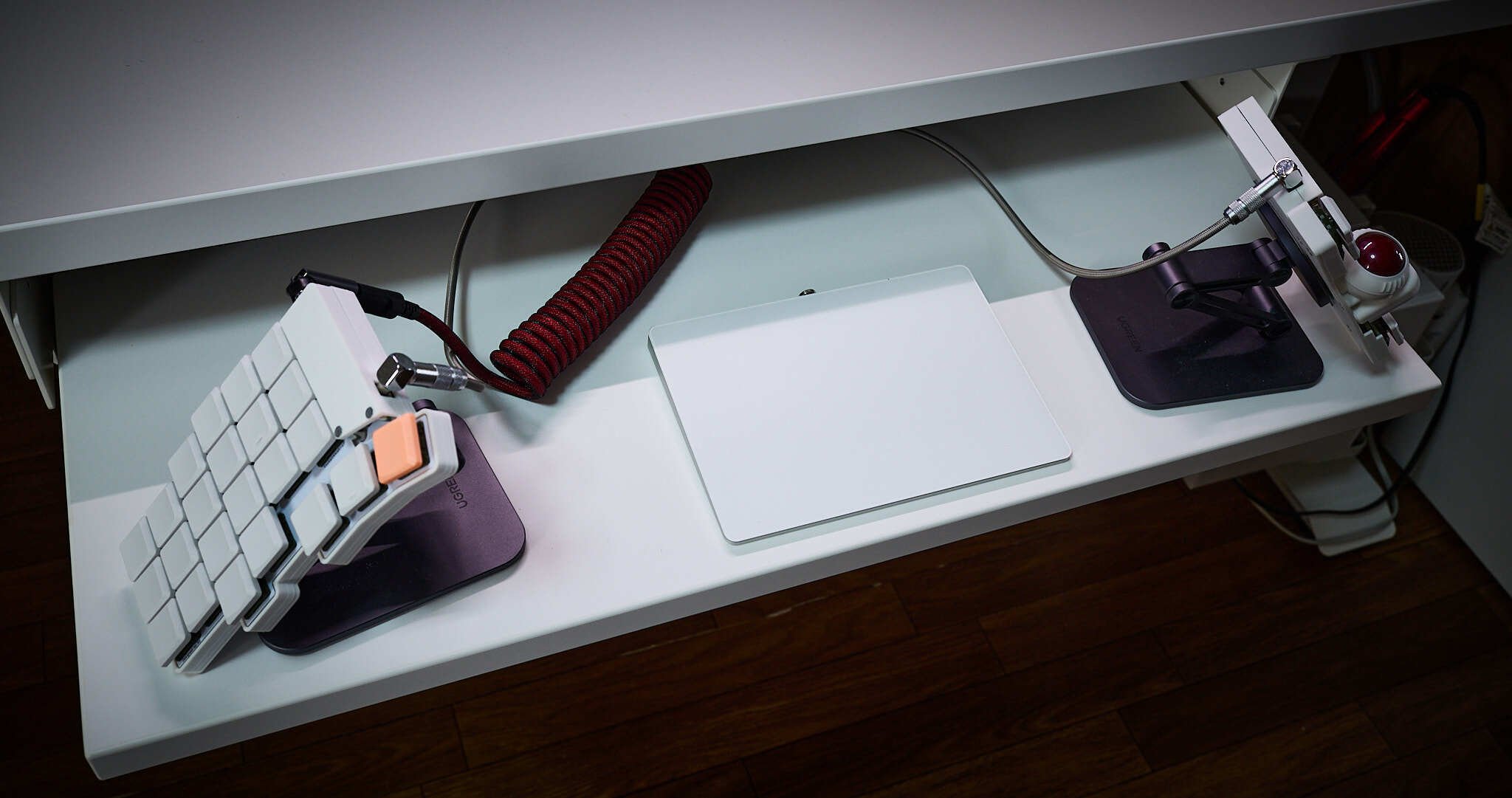 PREDUCTSよりスライド式のトレイモジュール『Keyboard Tray』を