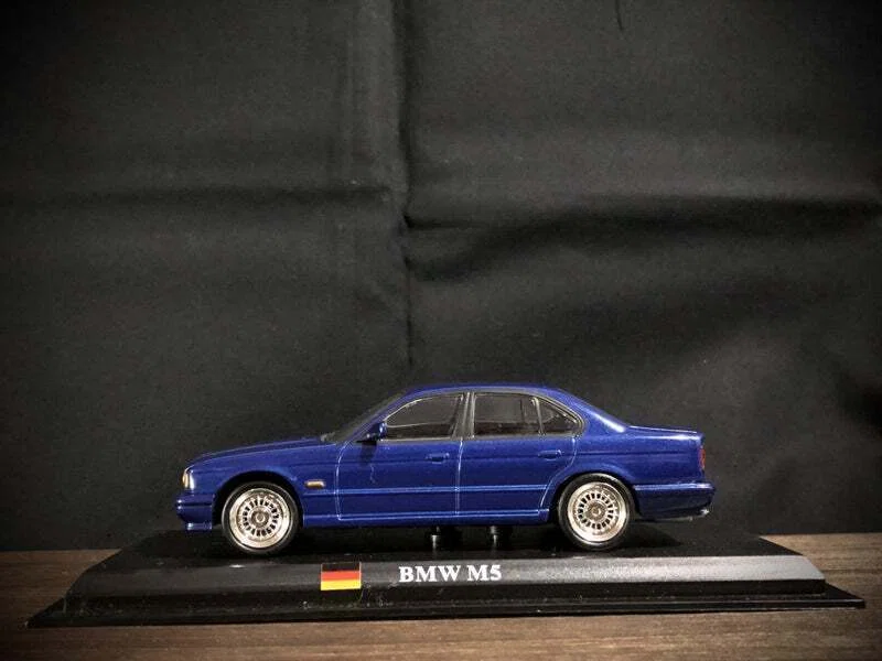 デルプラド 1/43 BMW M5｜てOのミニカー日記。