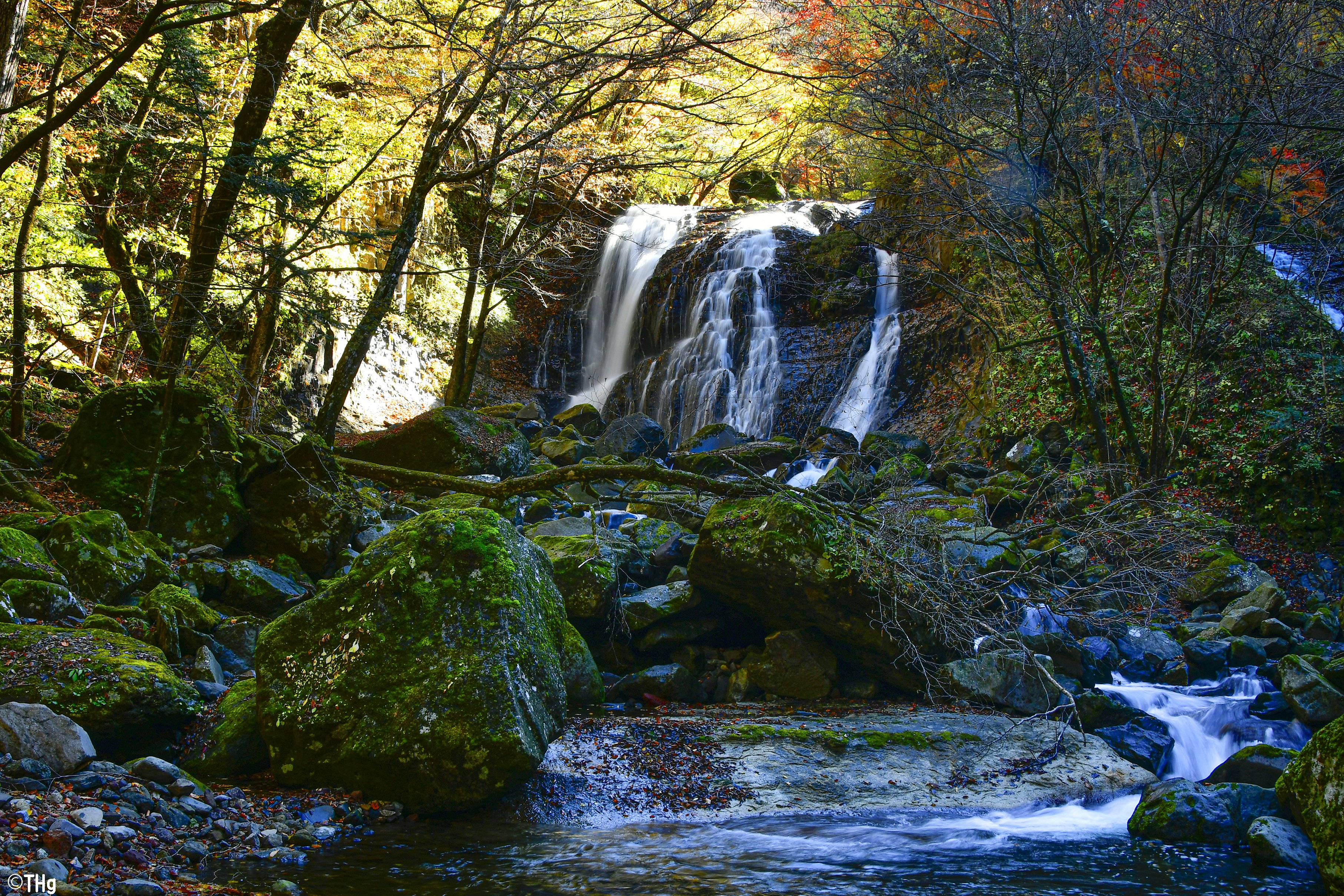 滝のある風景（咆哮霹靂の滝）｜taka