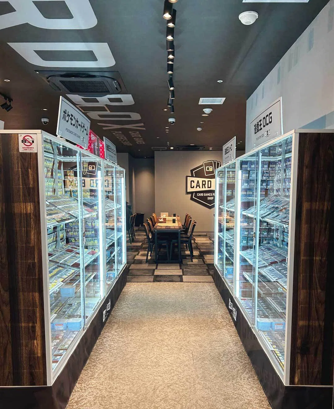トレカ・イベント・店内装飾も！楽しめる要素がたくさん！｜社員