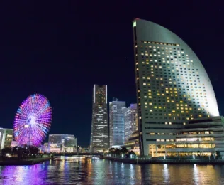 船上から見る横浜の夜景