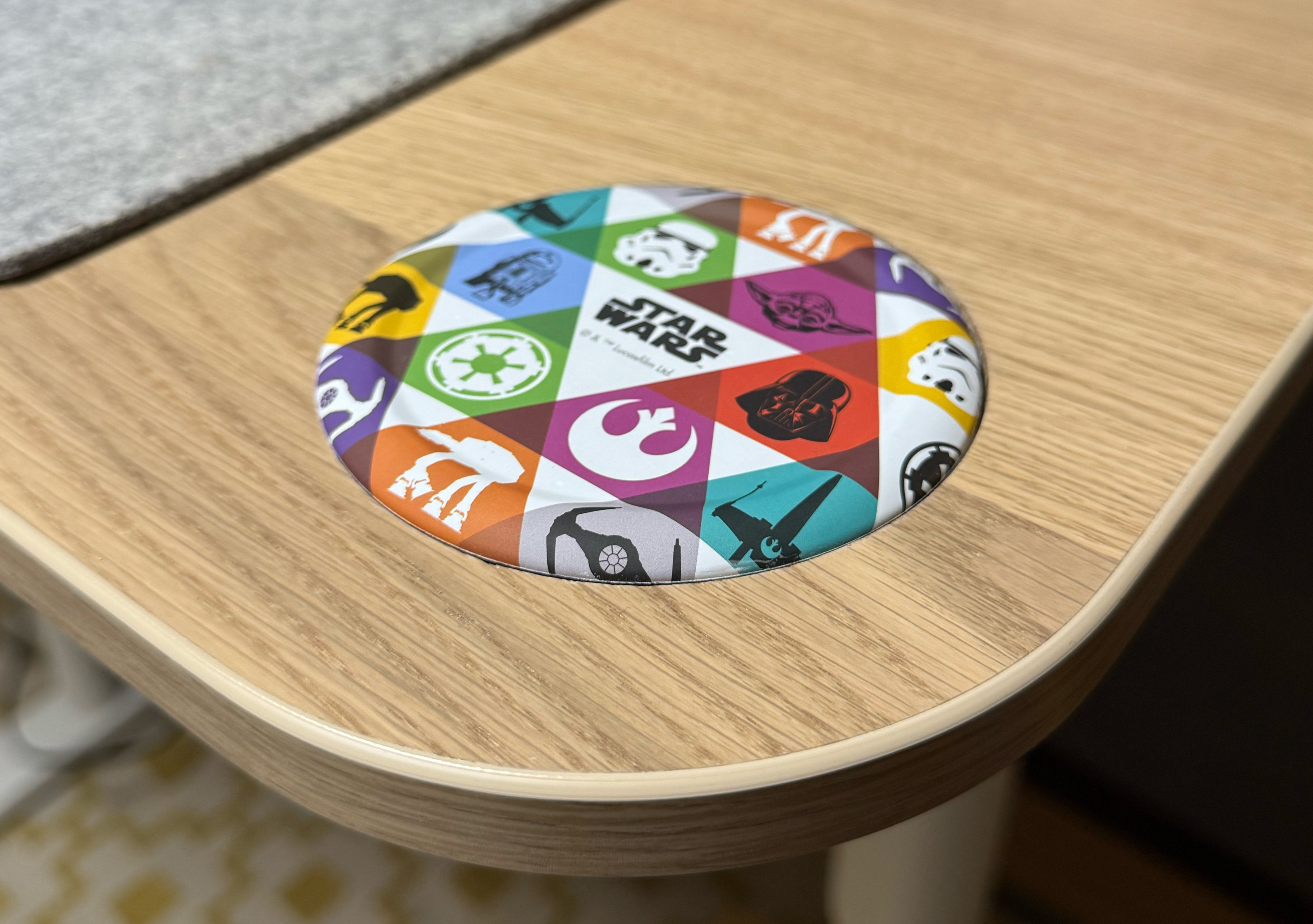 極美品　IKEA TROLLBERGET トロルベルゲット　グラン ベージュ　 イケア TROLLBERGET トロルベルゲット アクティブ シット/スタンド