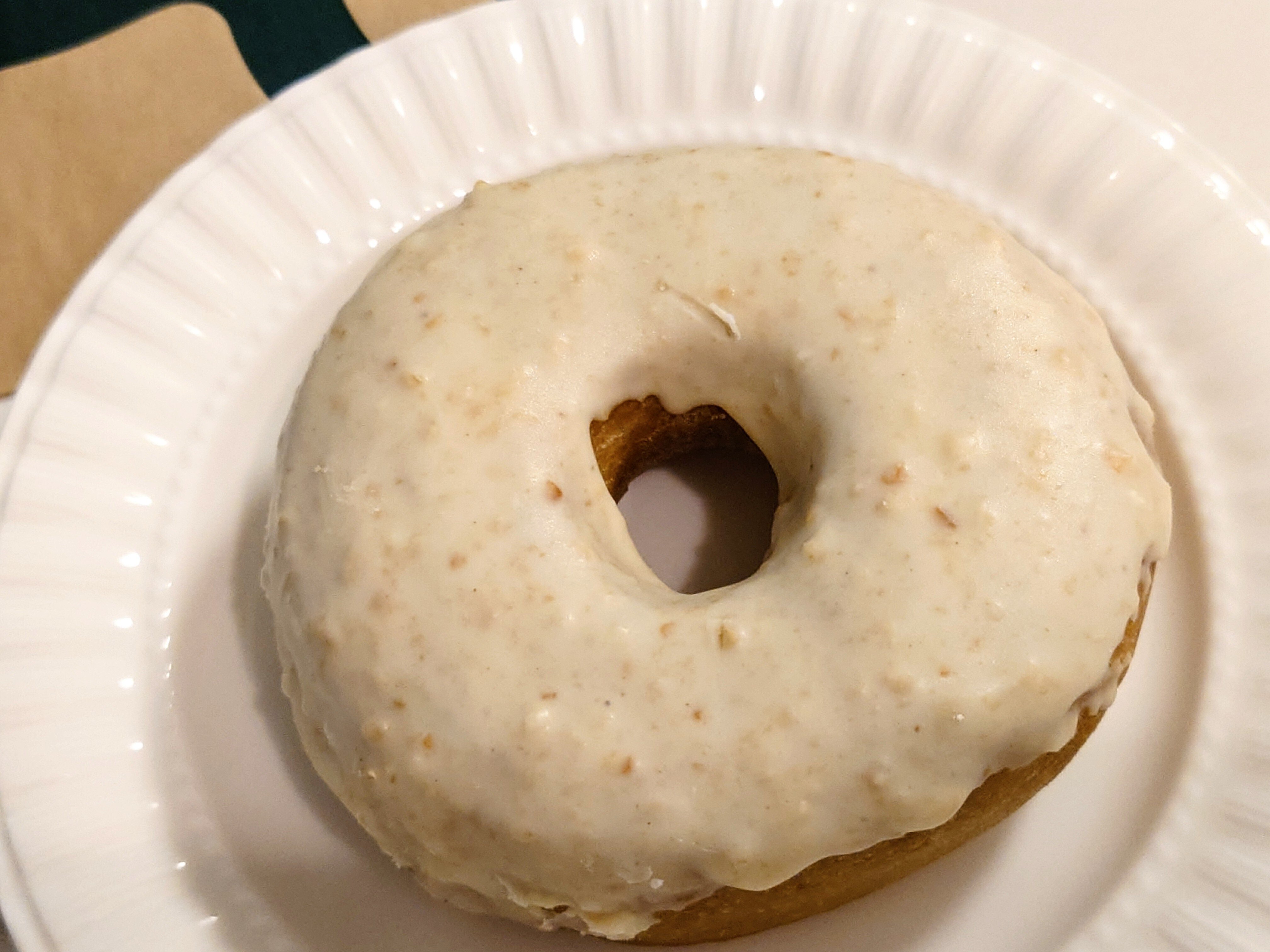 スタバ】ホワイトチョコマカダミアドーナツ〜マカダミア感があるか