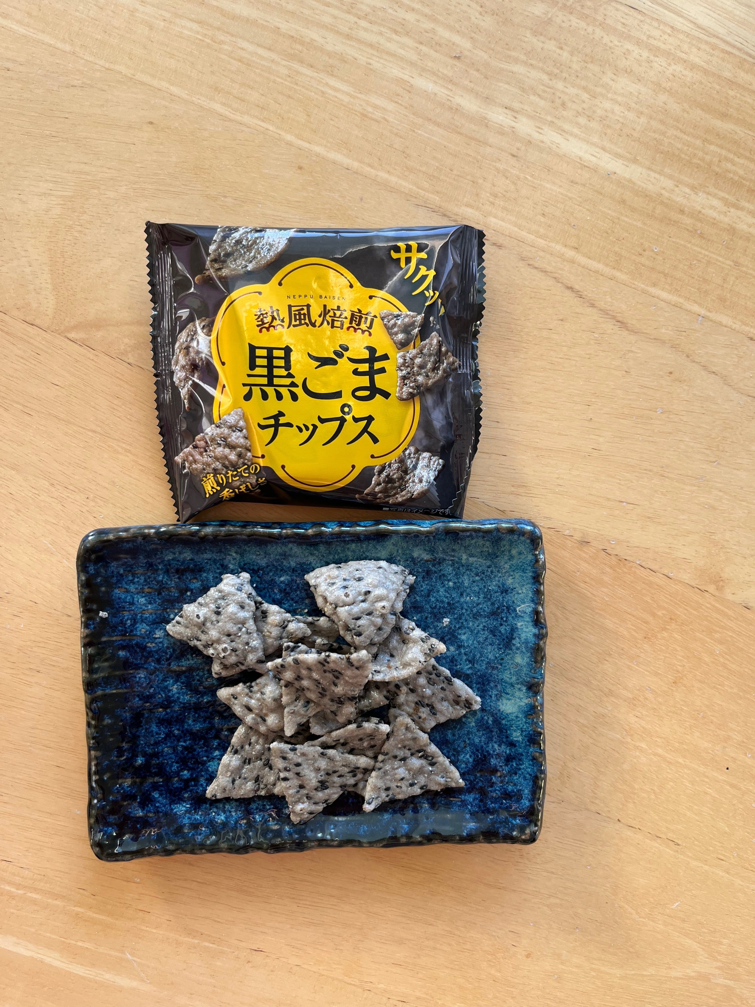 亀田 熱風焙煎 黒ごまチップス6袋 | 商品紹介 | 菓子・食品