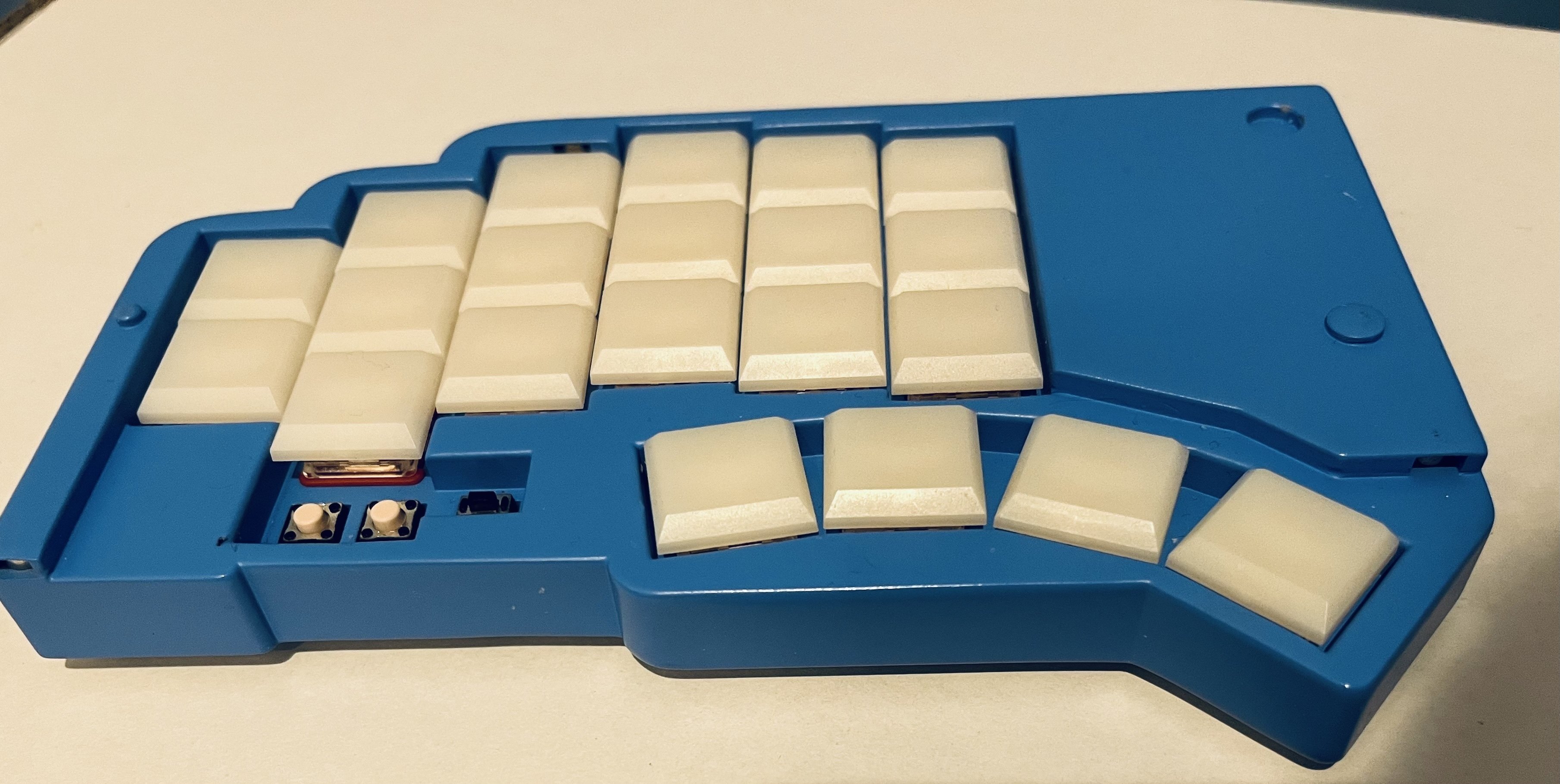 キーボードエミュレーター　JC-AD2　現状渡し キーボードのキー数を限界まで増やそうとしたら、42キーになった