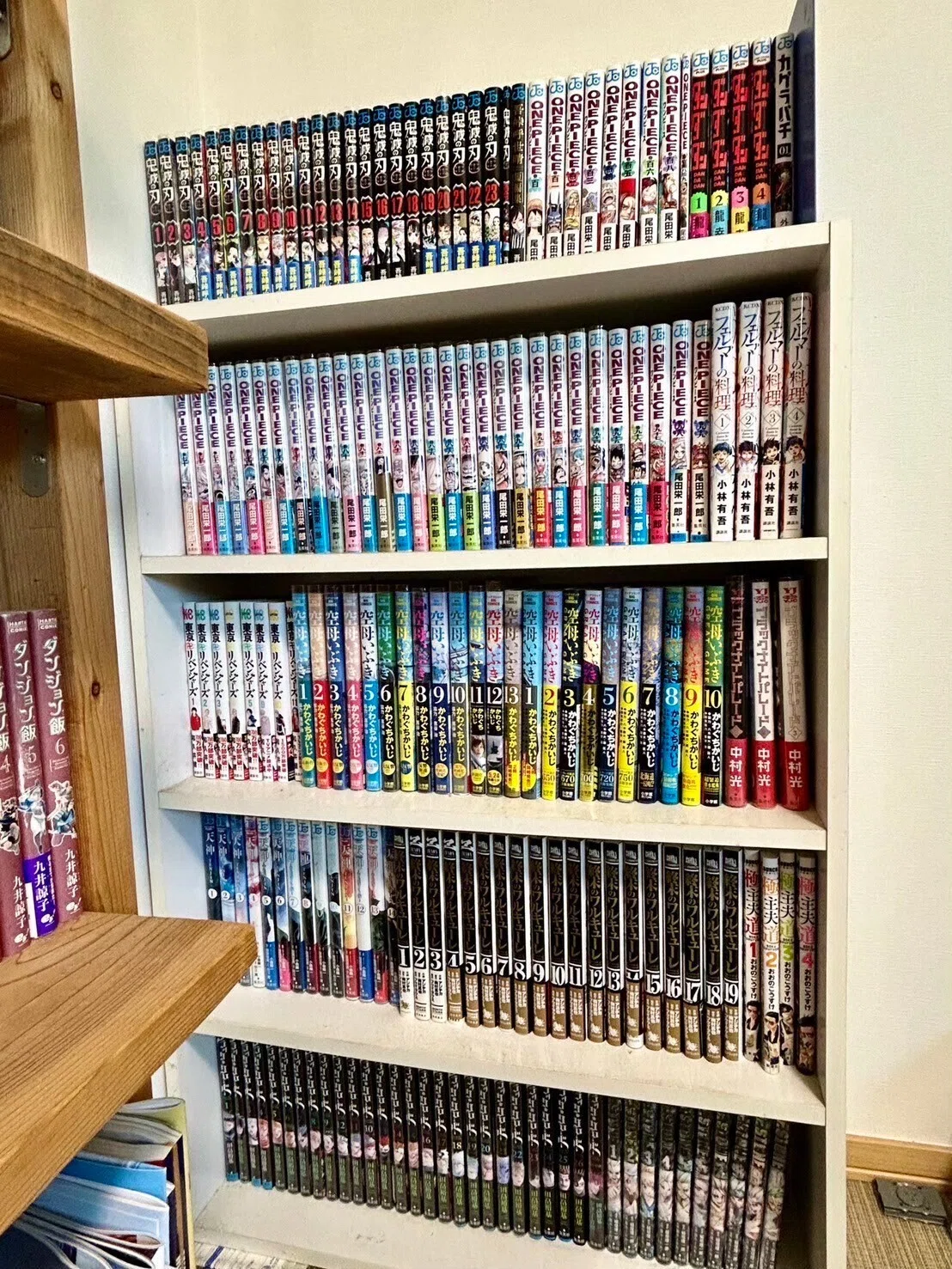 マス研員の本棚企画 vol.4】圧巻！800冊の本棚｜早稲田大学マスコミ研究会