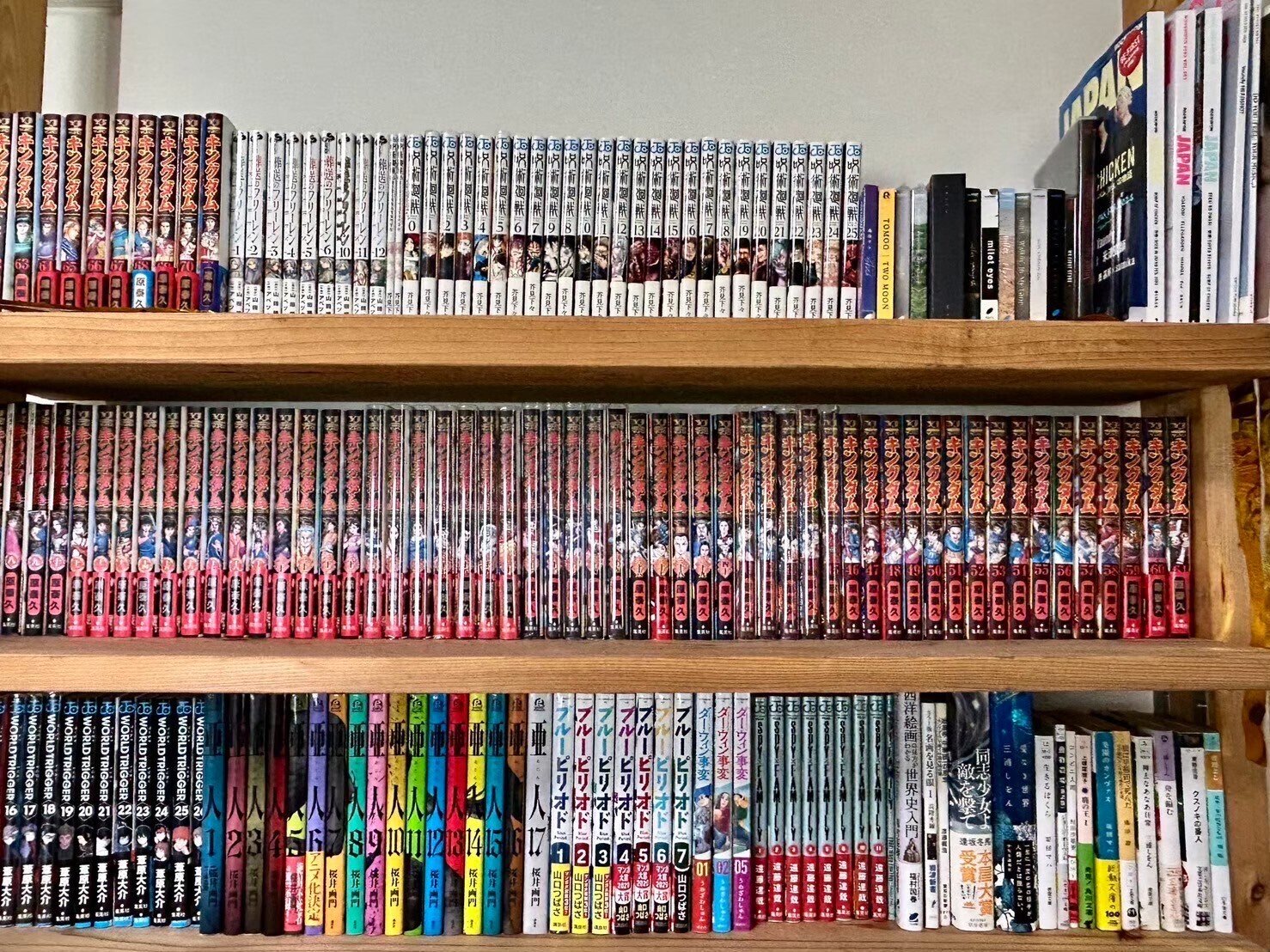 マス研員の本棚企画 vol.4】圧巻！800冊の本棚｜早稲田大学マスコミ研究会