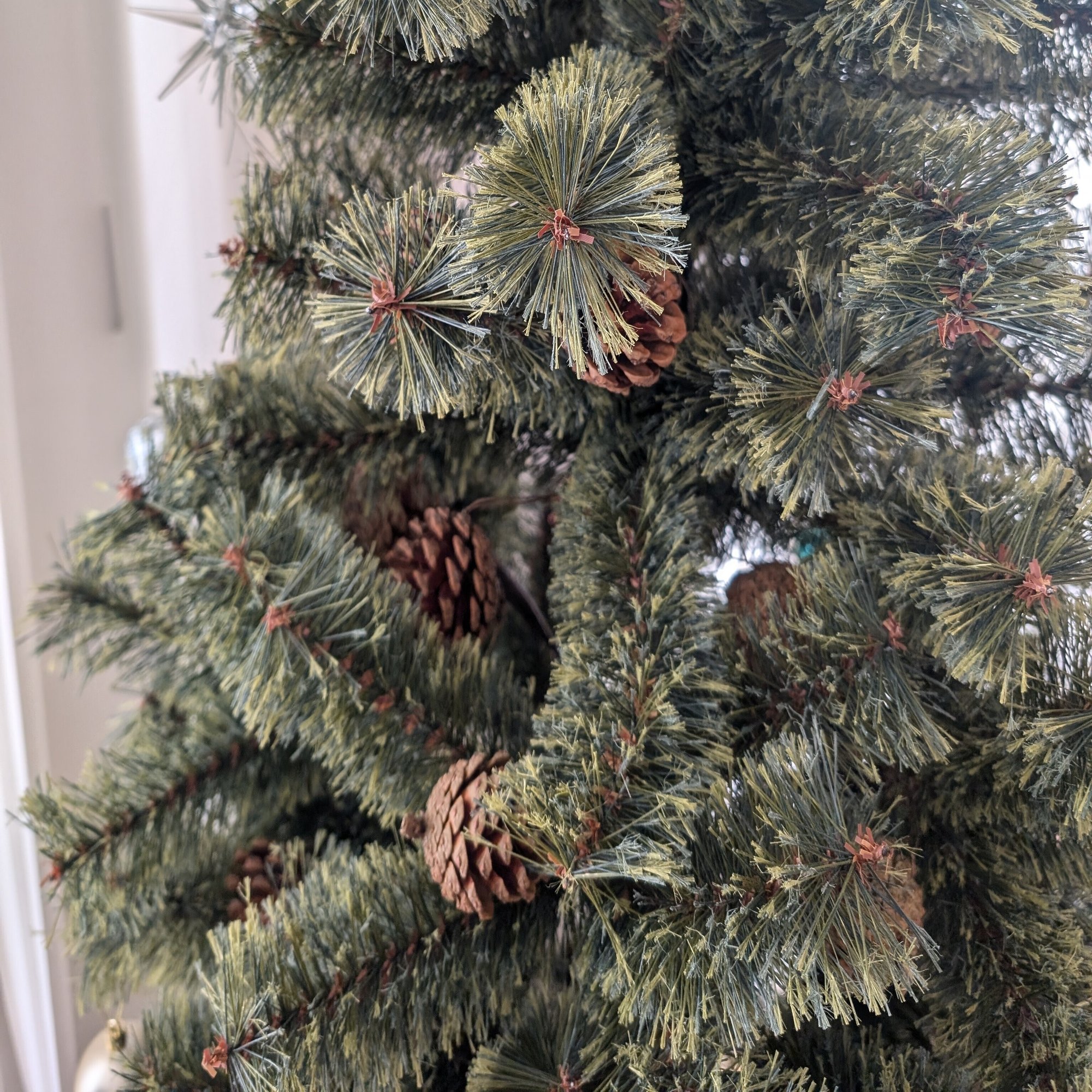 大きなクリスマスツリーを買った｜みけ猫たなか, image size:2000x1711