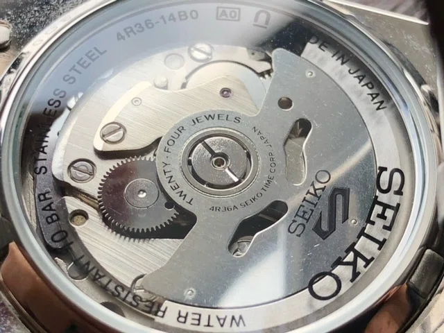 新旧SEIKO5を比較 小ぶりなケースに凝縮された道具としての確かな性能｜J